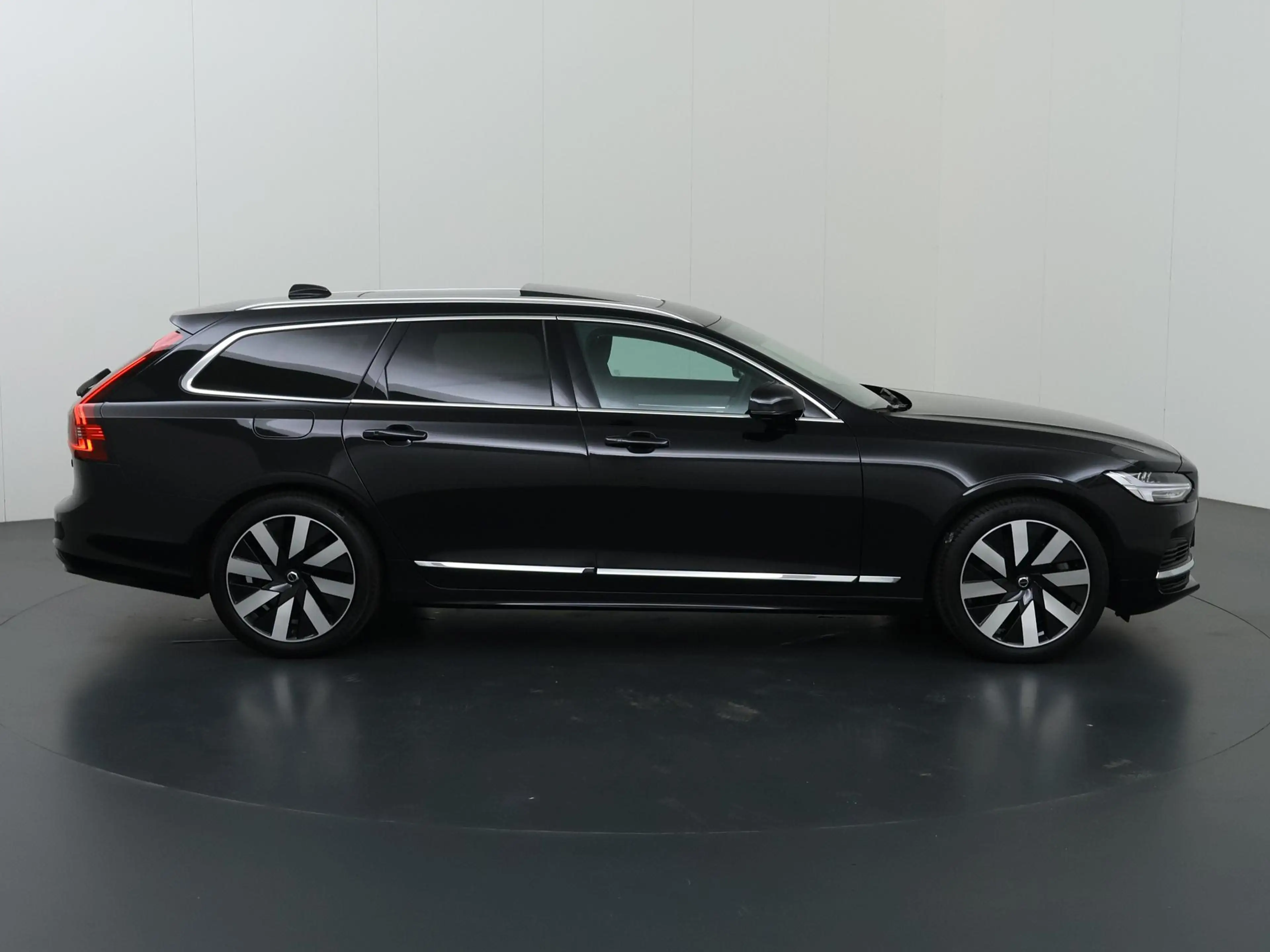 Volvo V90 2.0 T6 Plug-in hybrid AWD Plus Bright | Panoramada — photo 6