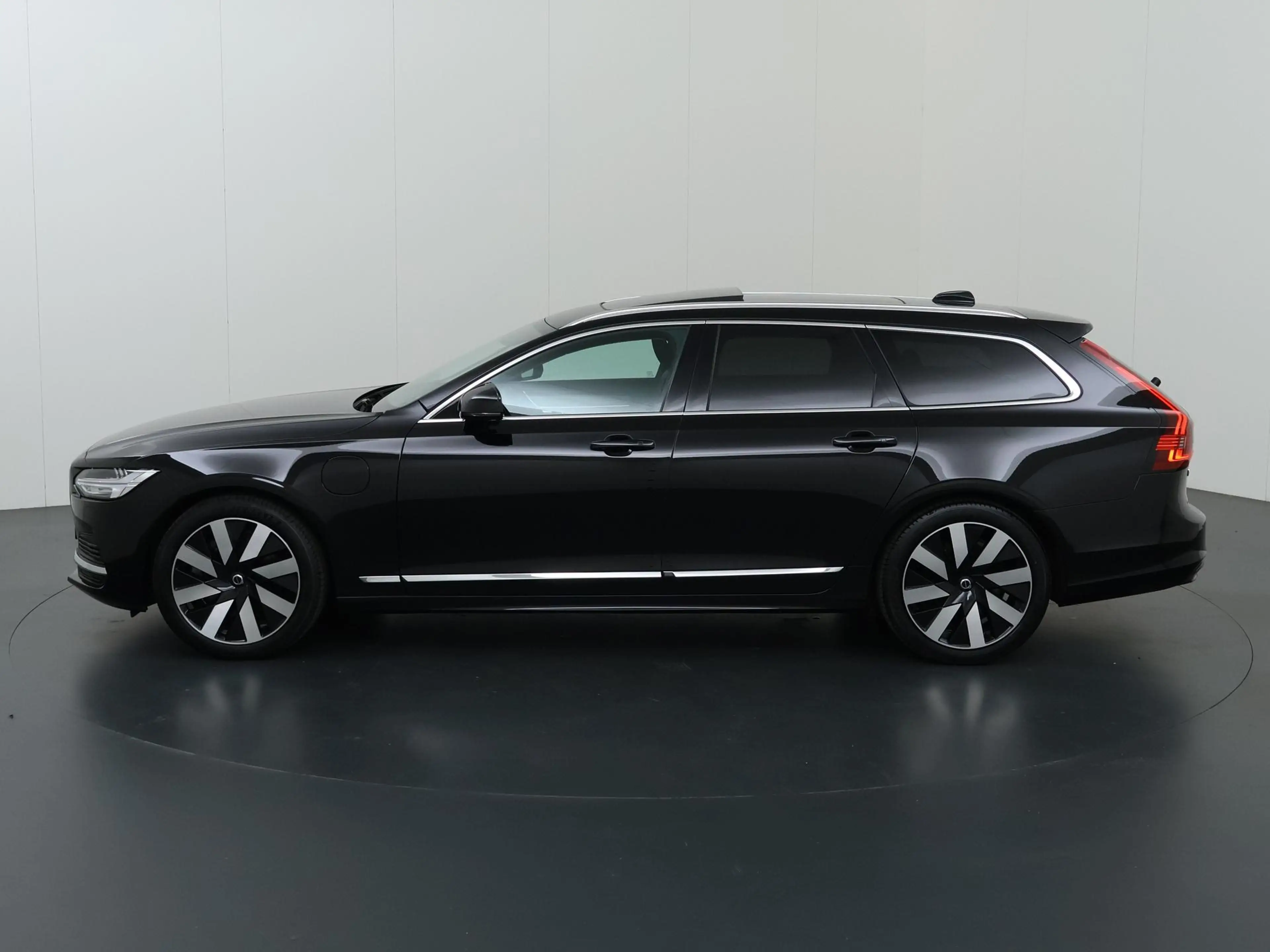 Volvo V90 2.0 T6 Plug-in hybrid AWD Plus Bright | Panoramada — photo 5
