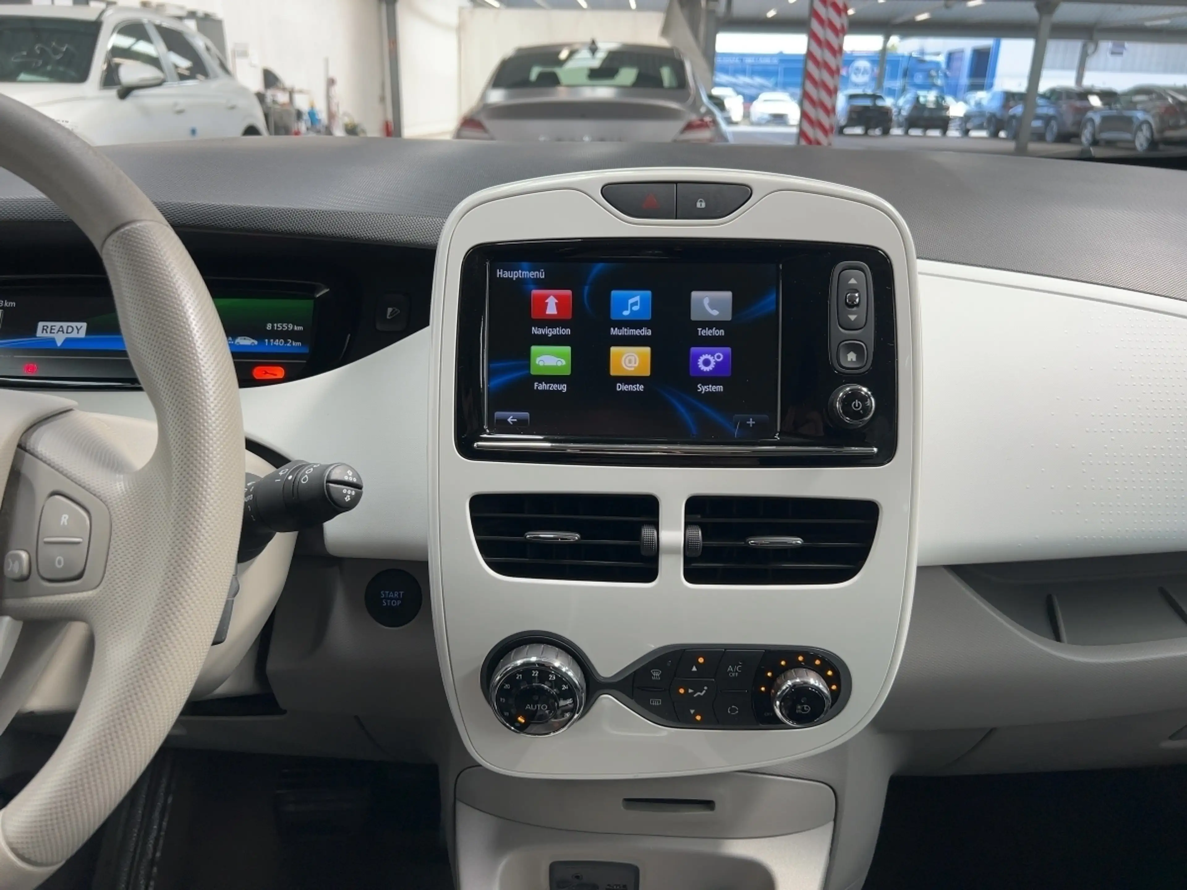 Renault ZOE LIFE ZE 40 PDC — photo 12