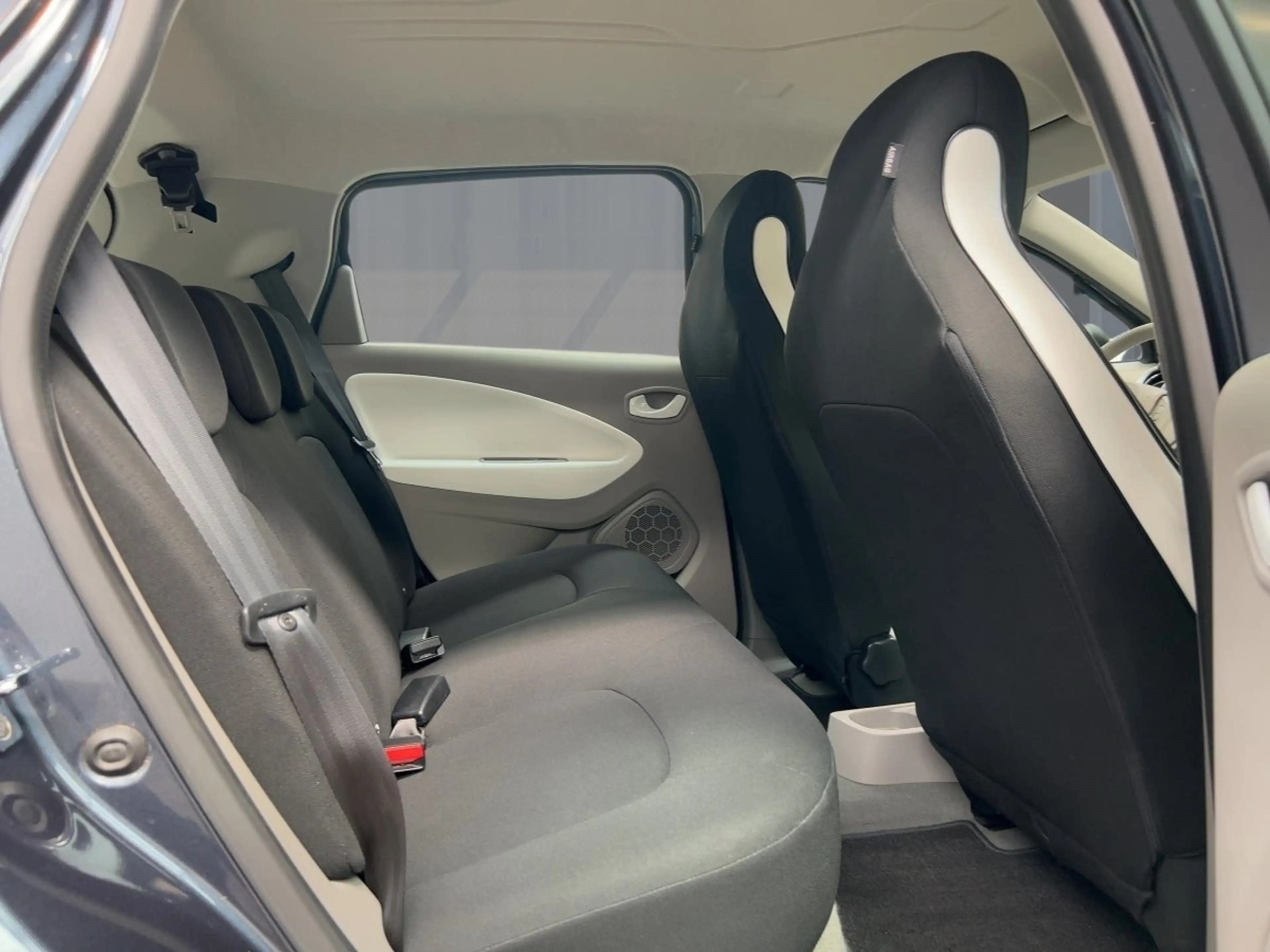 Renault ZOE LIFE ZE 40 PDC — photo 9