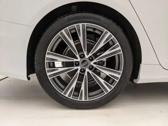 Audi A6 view 9