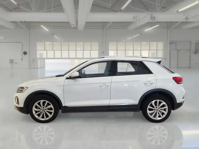Volkswagen T-Roc view 5