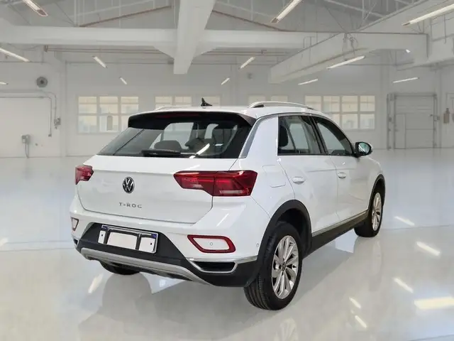 Volkswagen T-Roc view 4