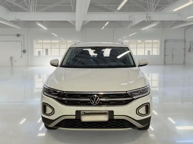 Volkswagen T-Roc view 2