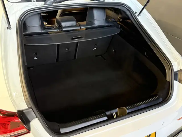 Mercedes-Benz Cla view 10