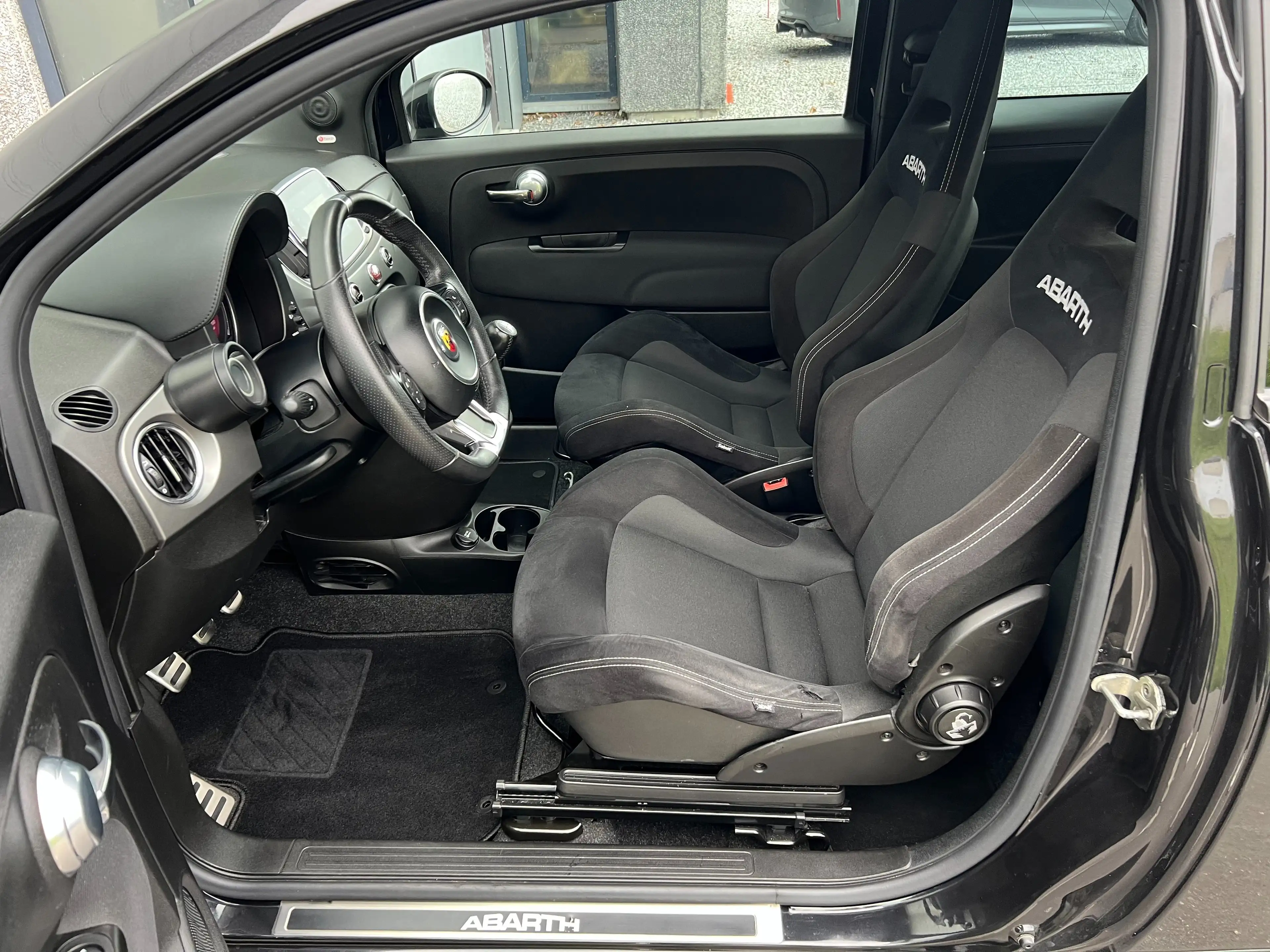 Abarth 595C Pista *Full black**Sièges Sabelt** — photo 12