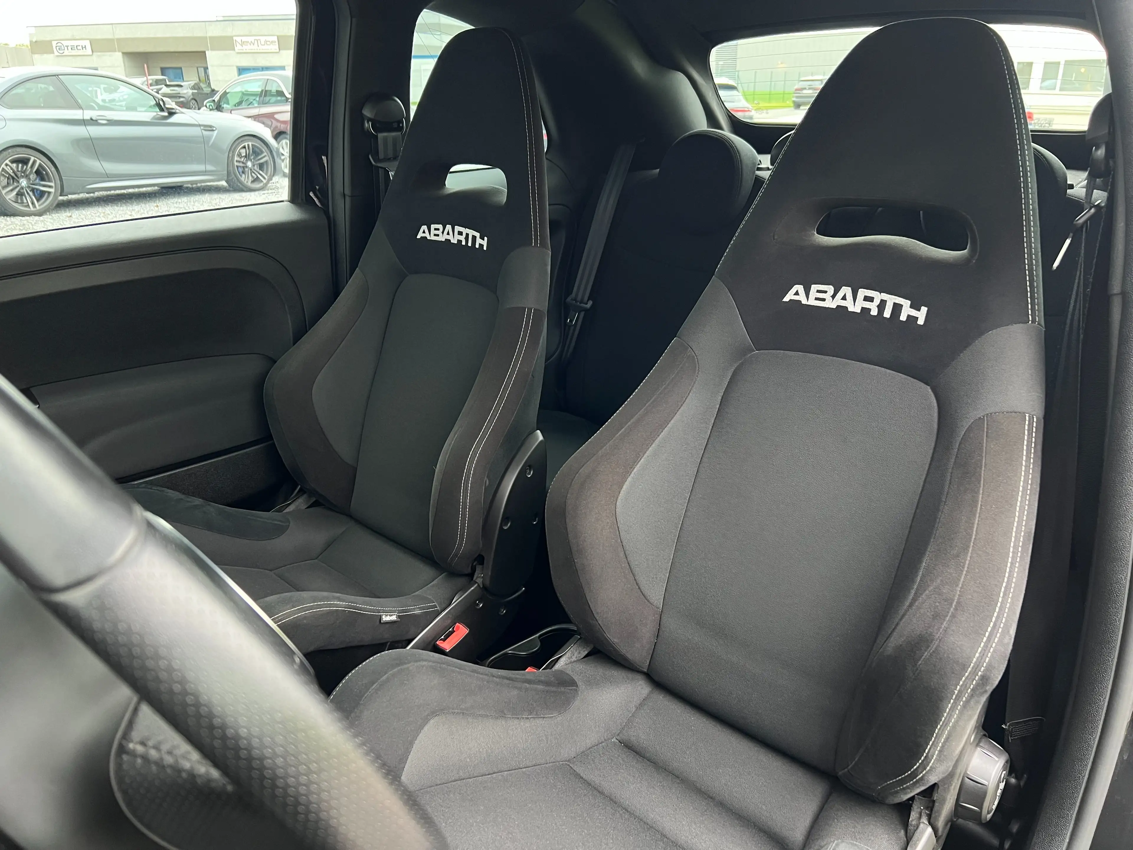 Abarth 595C Pista *Full black**Sièges Sabelt** — photo 11