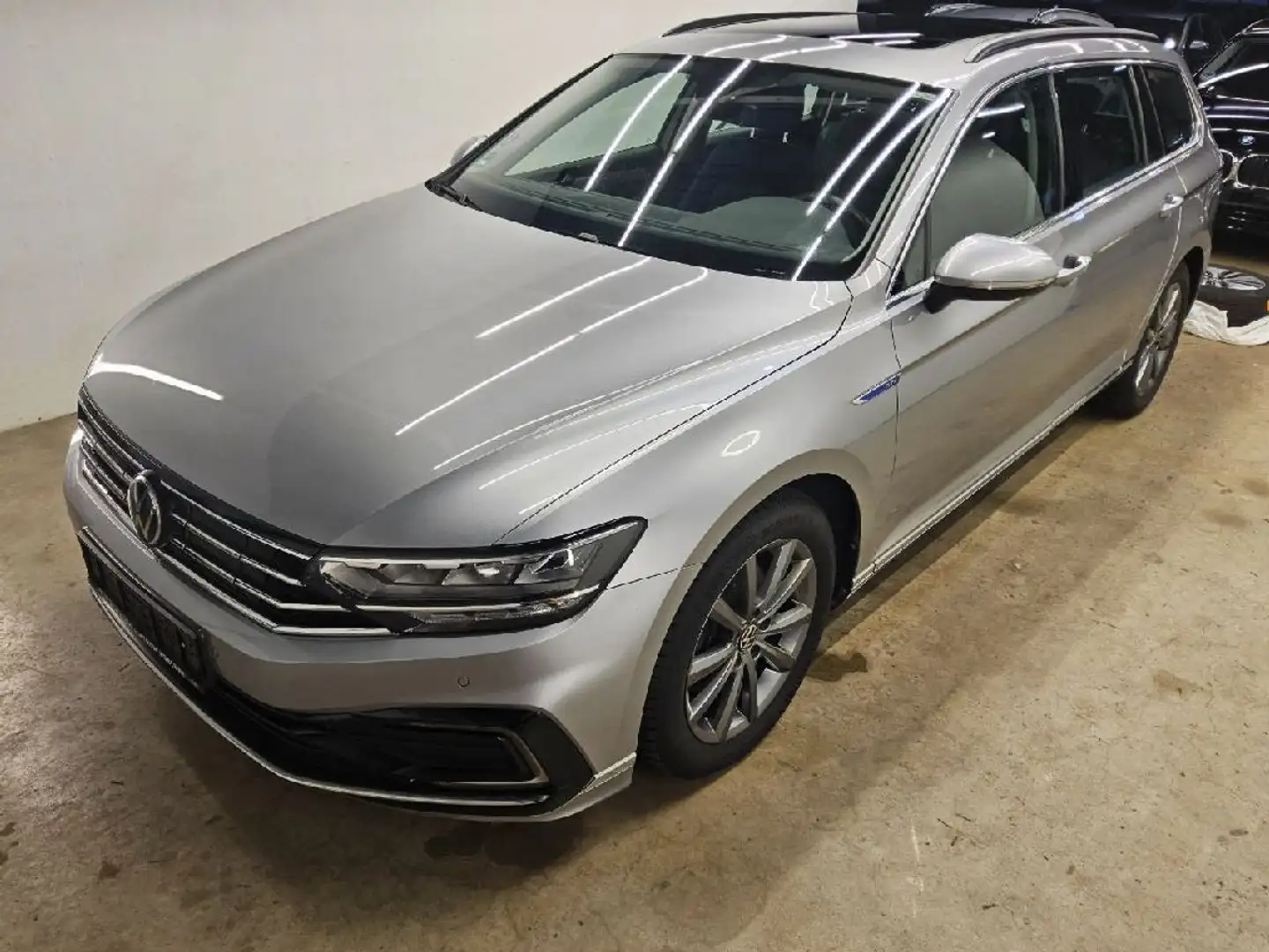 Volkswagen Passat Variant GTE 1.4 TSI e-Power 115kW + 85kW Plateado - 2