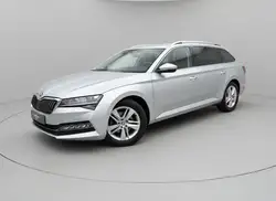 Skoda Superb Combi Elektrische achterklep, Elektrische stoelverstelling, Stoelverwarming, Trekhaak, Adaptieve Cruise Control, Grootlichtassistent, ABS, Parkeerhulp met camera