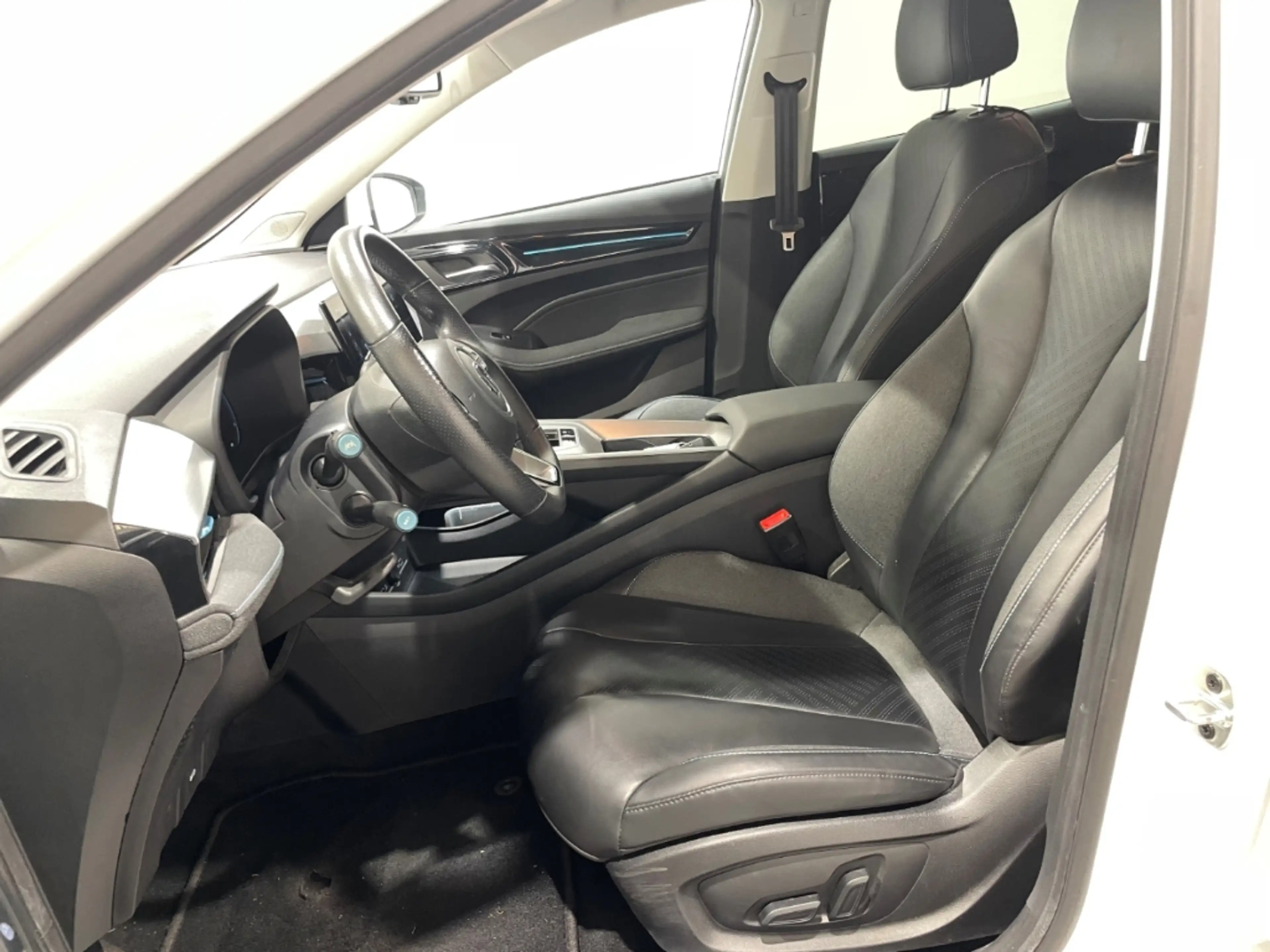 MG MG5 Luxury Leder Klima Navi LED ACC 360 Grad Kamera — photo 6