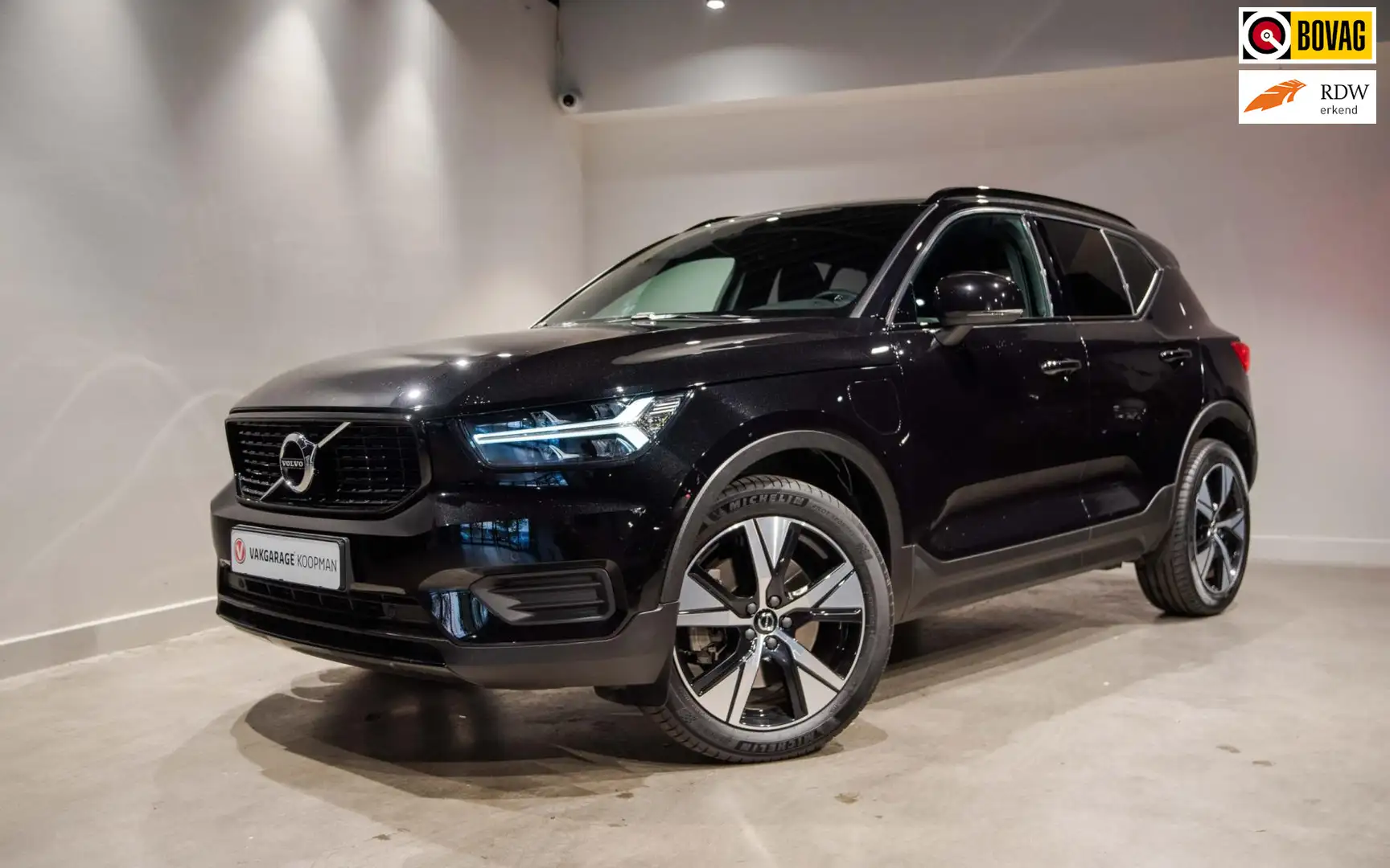 Volvo XC40 1.5 T4 Recharge R-Design Zwart - 1