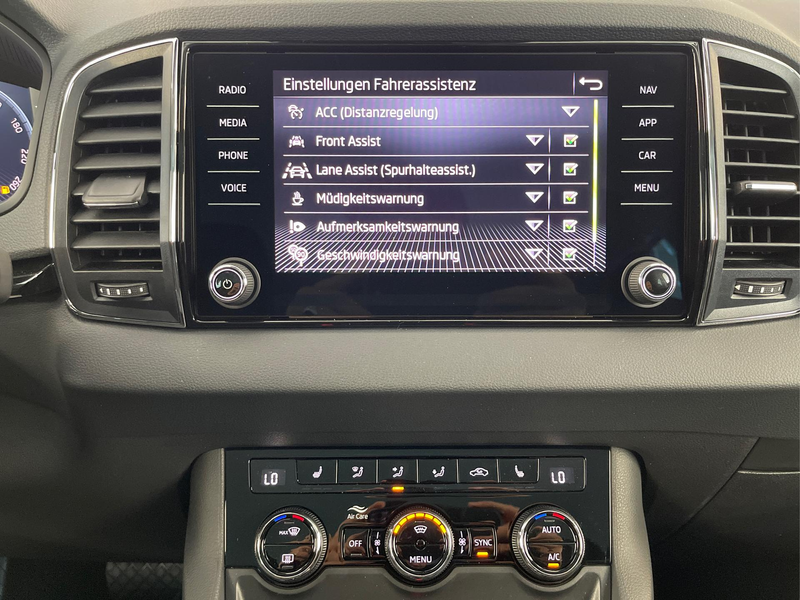 Skoda Karoq Selection 150PS DSG AHK+Navi+ACC+Kamera+Kessy+S... — photo 10