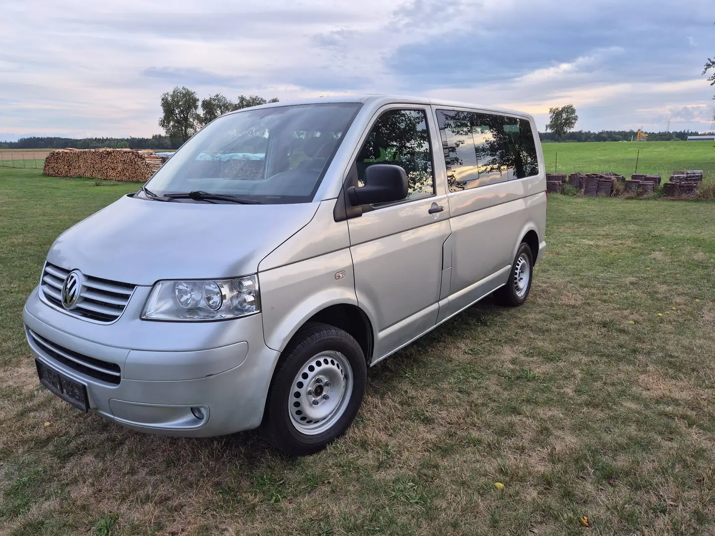 Volkswagen T5 Caravelle Caravelle LR Trendline 1,9 TDI D-PF Trendline Silber - 2