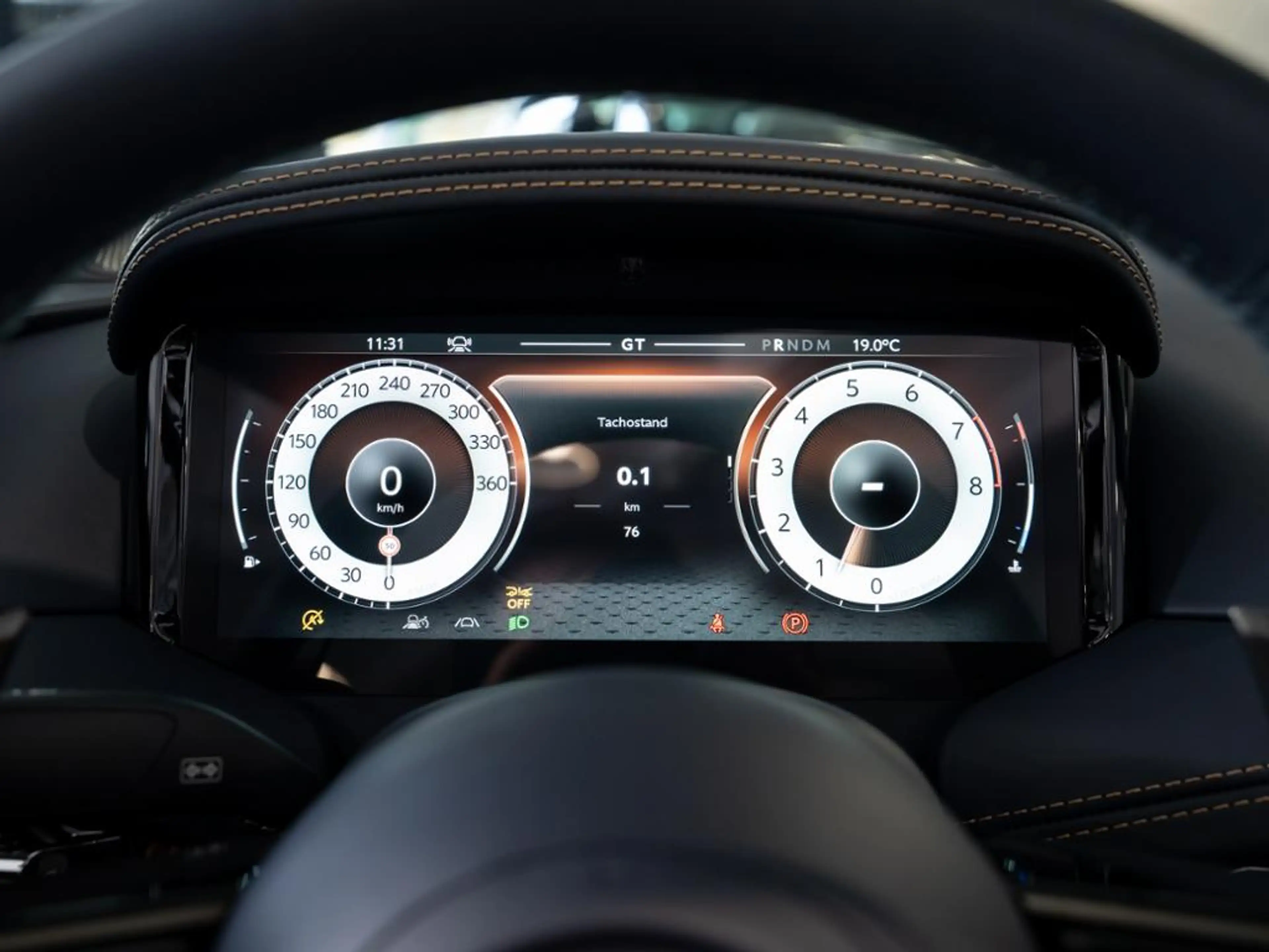 Aston Martin DB12 Volante Aston Martin Hamburg — photo 7