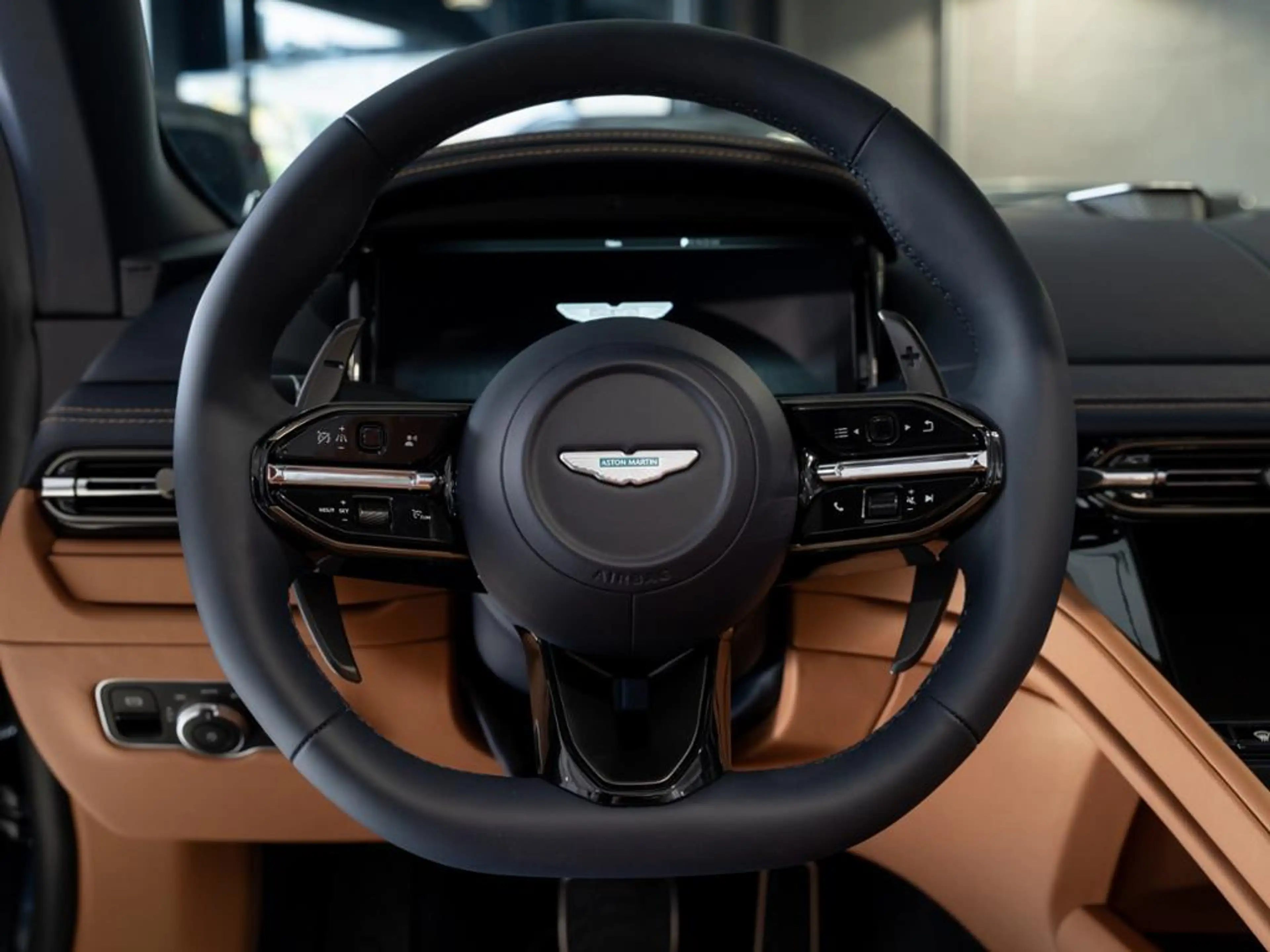Aston Martin DB12 Volante Aston Martin Hamburg — photo 12