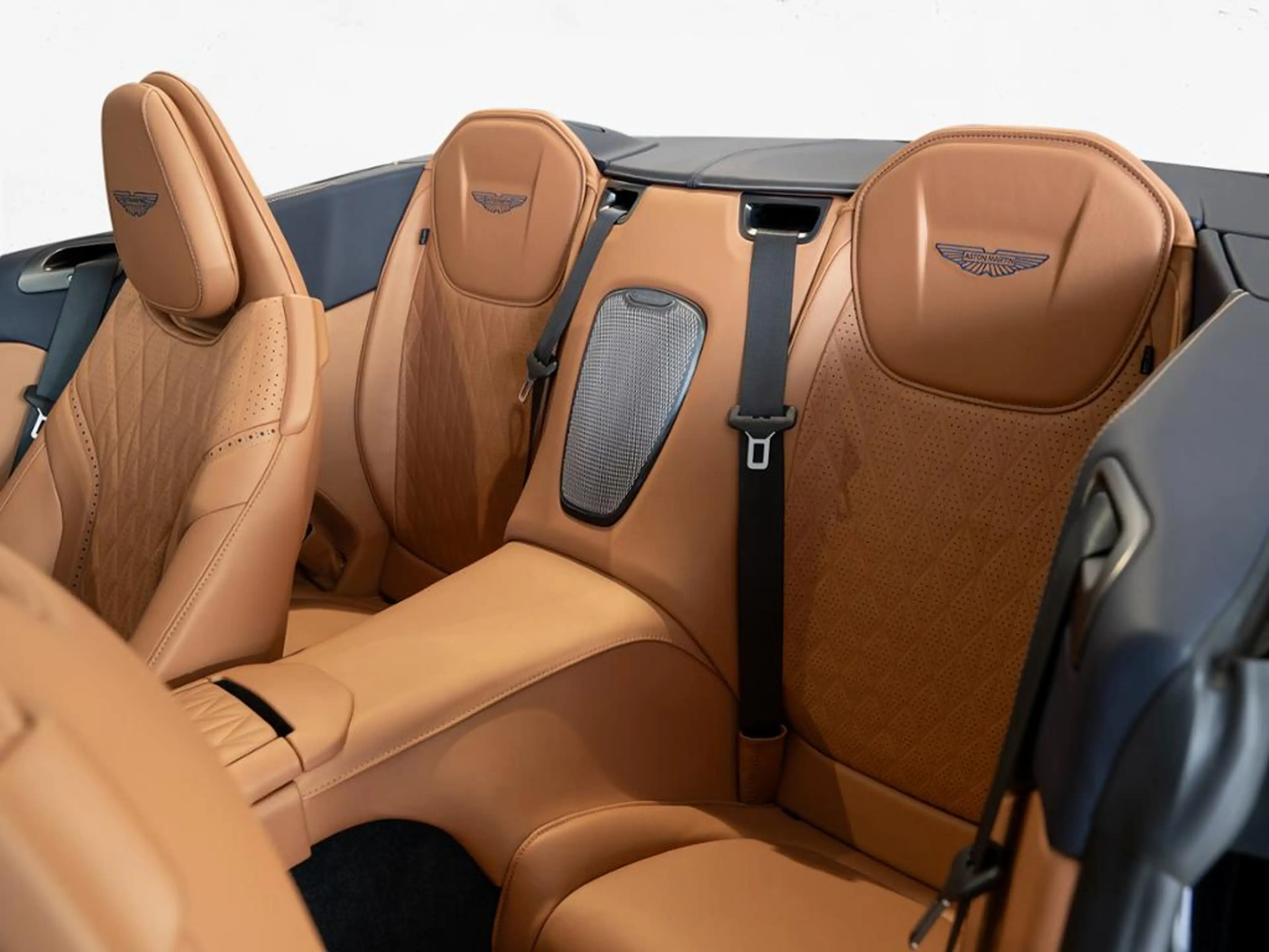 Aston Martin DB12 Volante Aston Martin Hamburg — photo 14