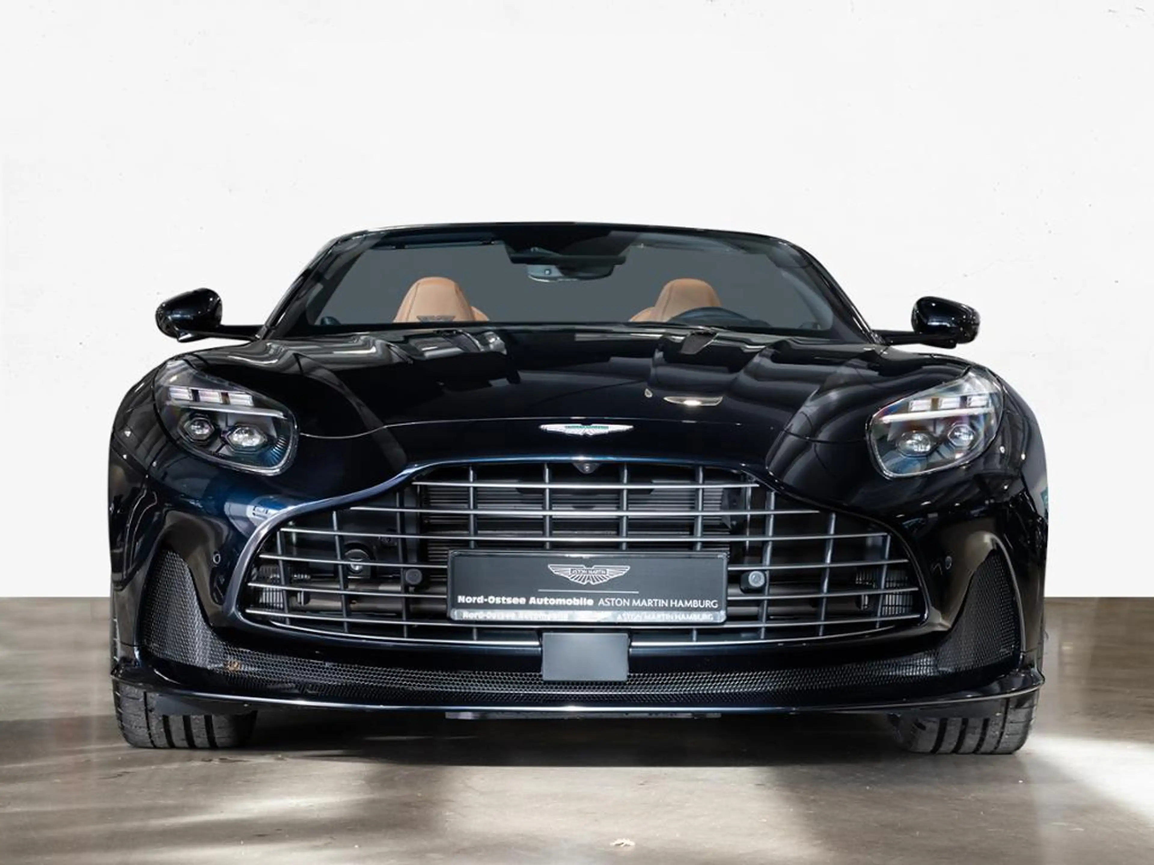 Aston Martin DB12 Volante Aston Martin Hamburg — photo 8