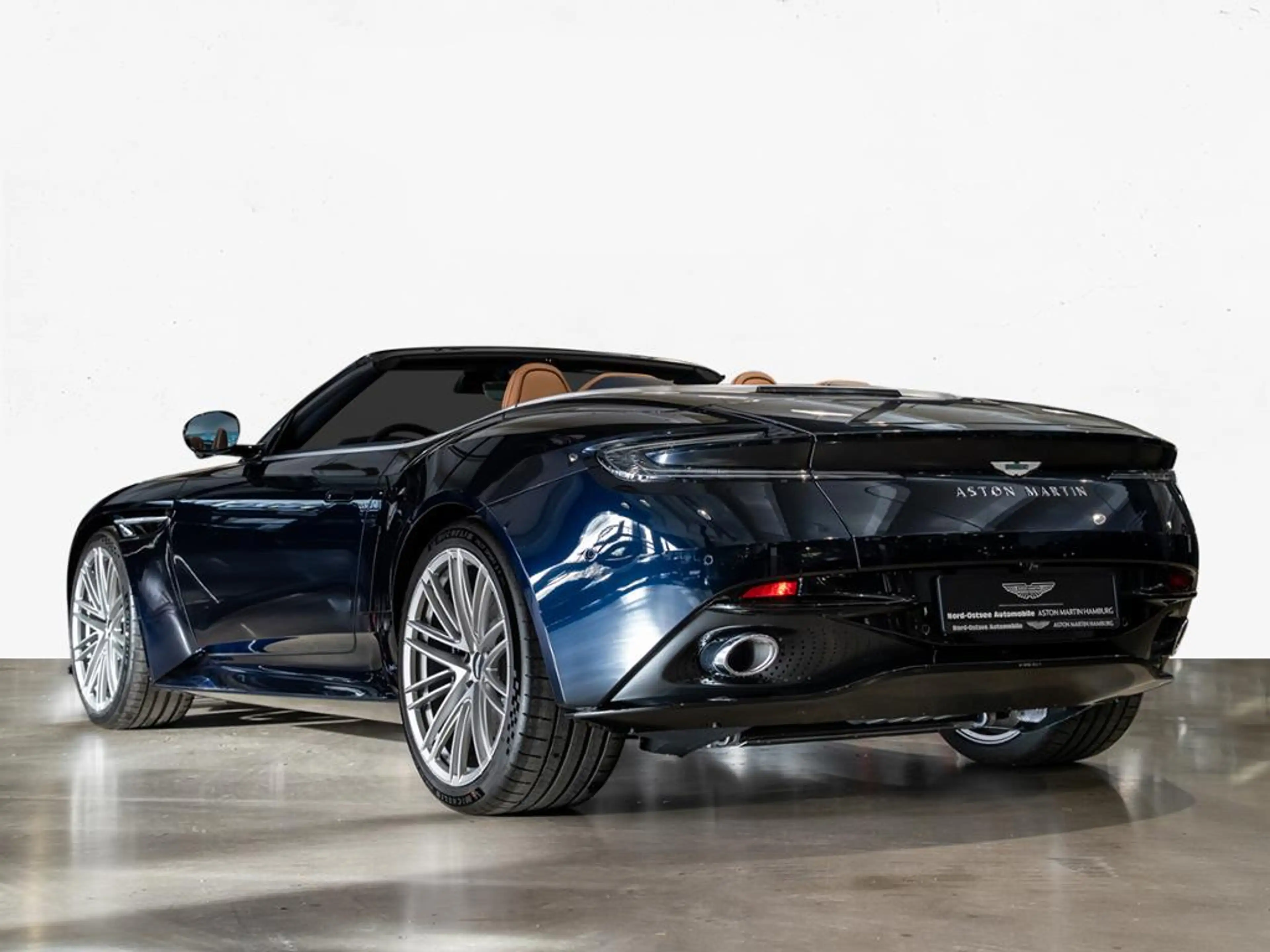 Aston Martin DB12 Volante Aston Martin Hamburg — photo 3