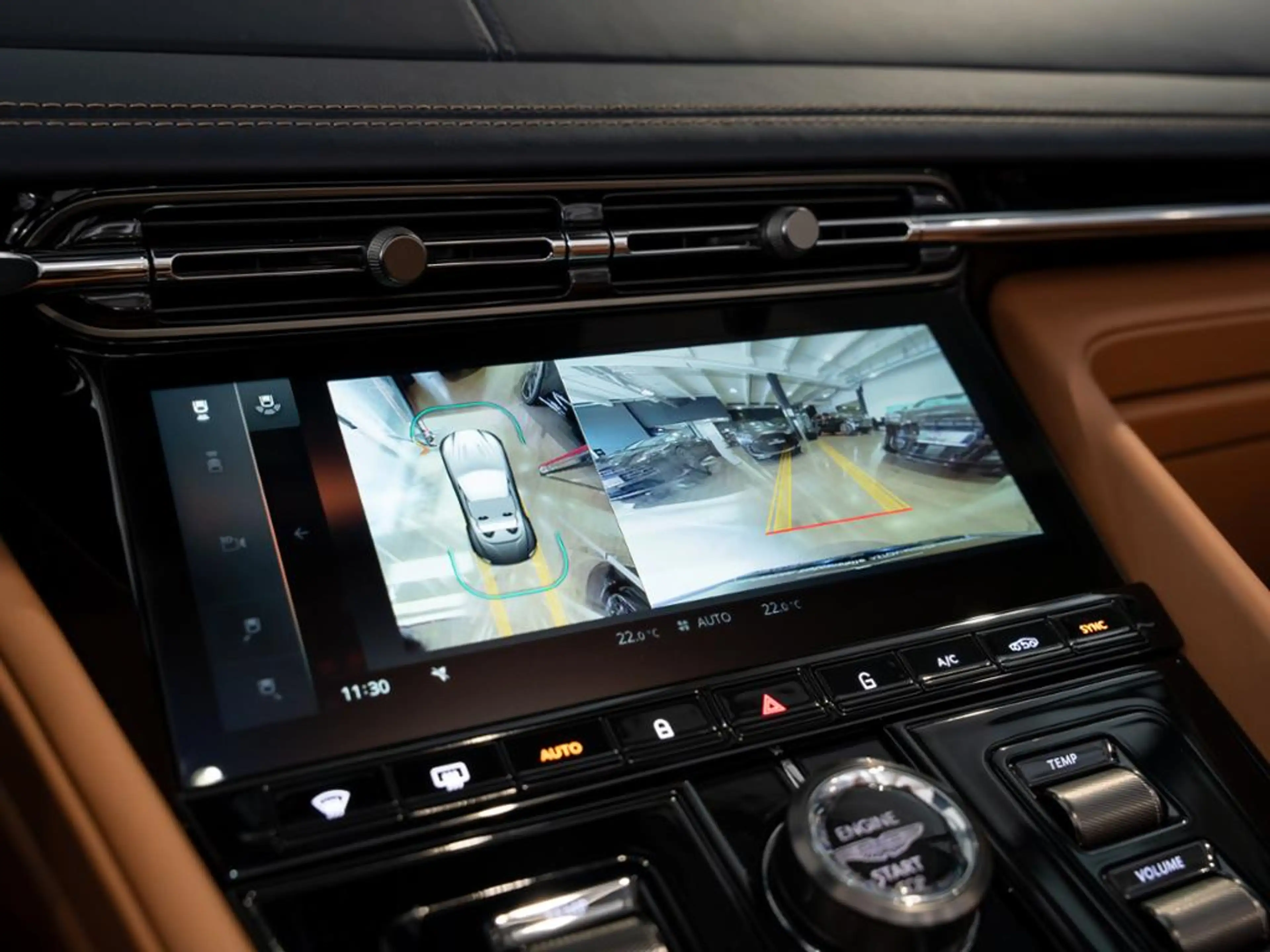 Aston Martin DB12 Volante Aston Martin Hamburg — photo 11