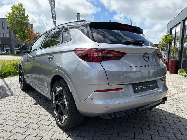 Opel Grandland view 2