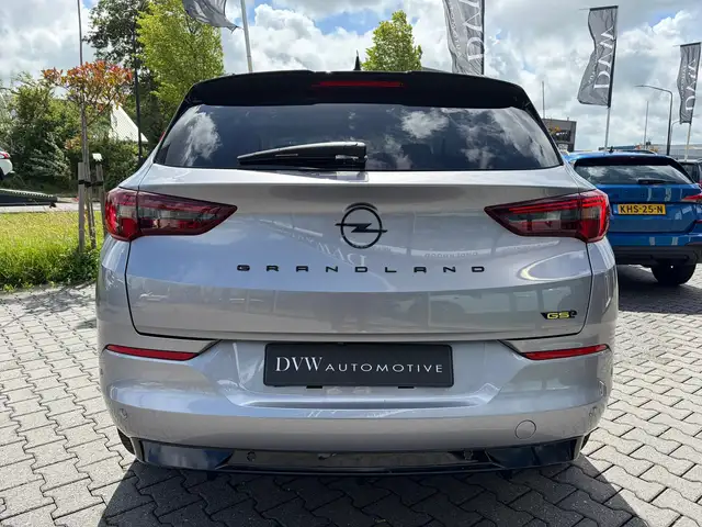 Opel Grandland view 3