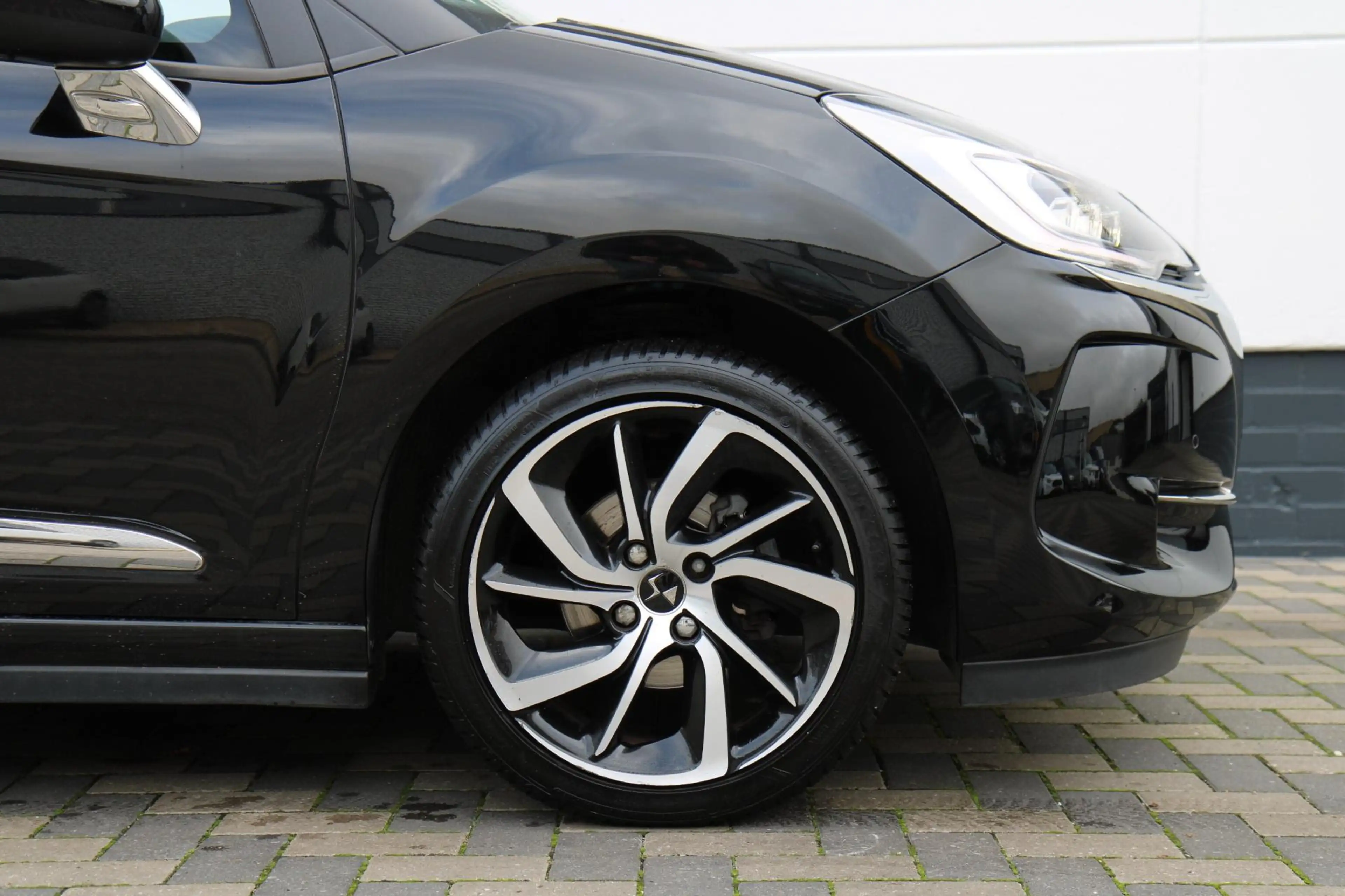 DS Automobiles DS 3 Cabrio 1.2 PureTech So Chic Hifi Sound Navi Camera — photo 50