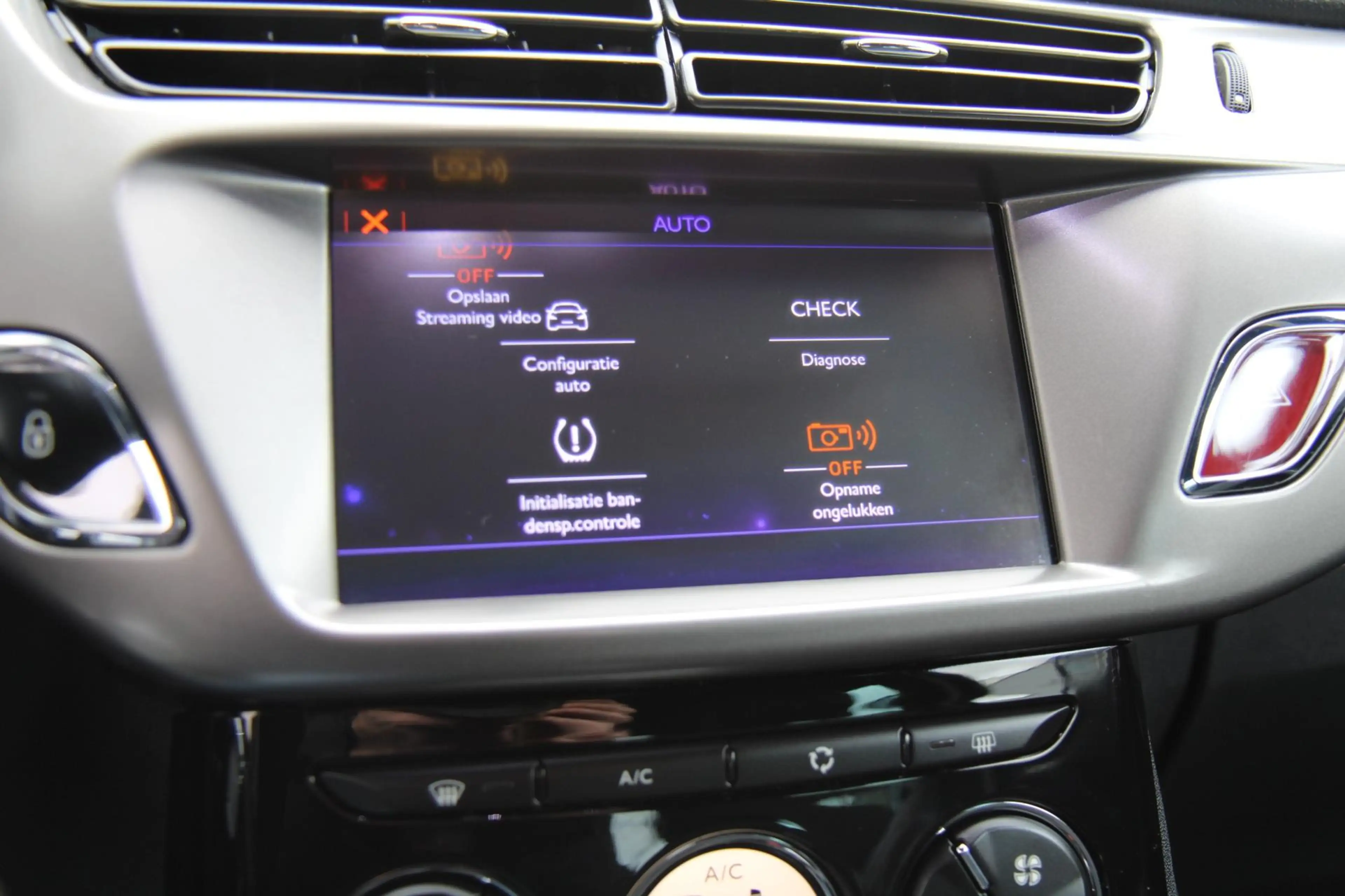 DS Automobiles DS 3 Cabrio 1.2 PureTech So Chic Hifi Sound Navi Camera — photo 27