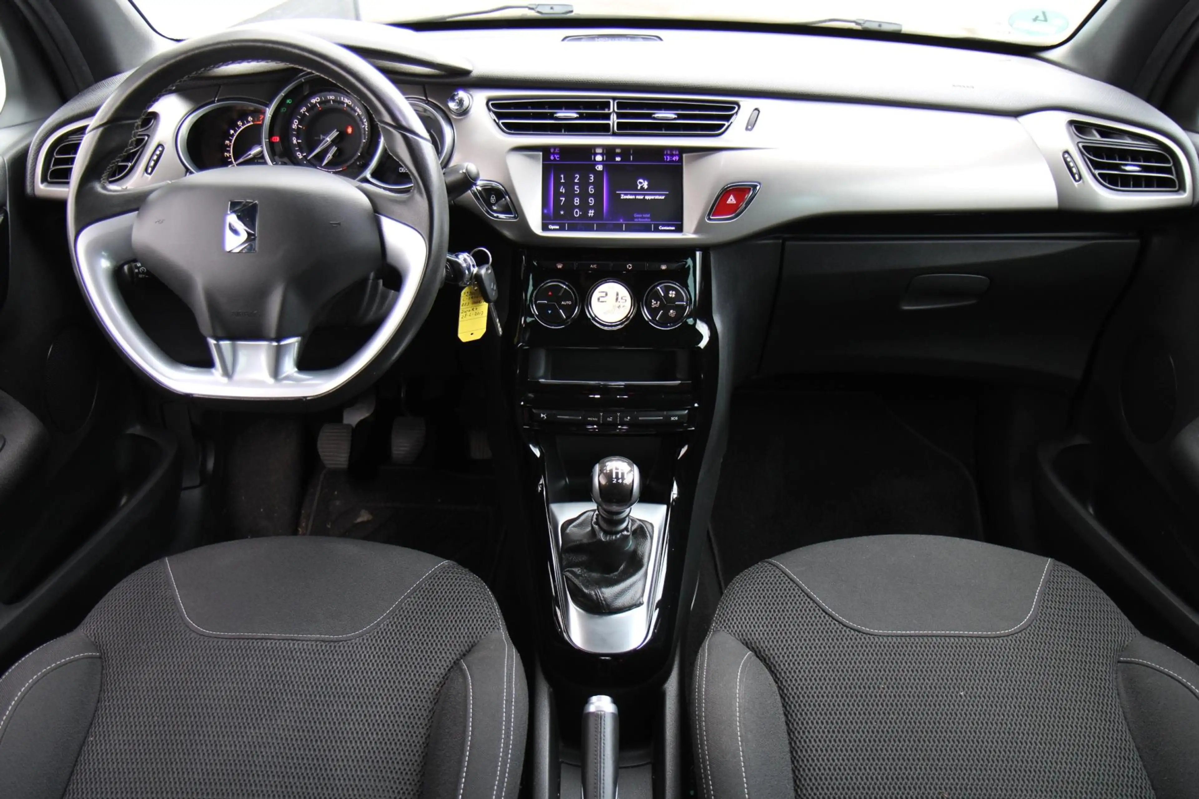 DS Automobiles DS 3 Cabrio 1.2 PureTech So Chic Hifi Sound Navi Camera — photo 18