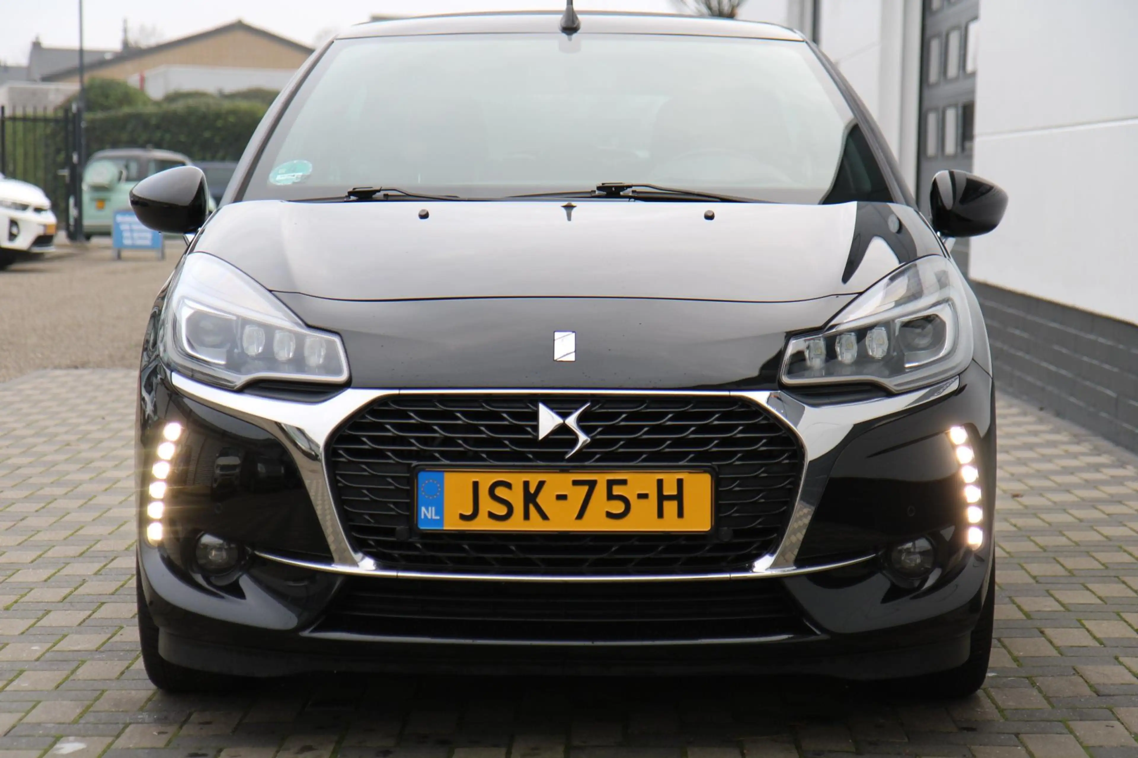DS Automobiles DS 3 Cabrio 1.2 PureTech So Chic Hifi Sound Navi Camera — photo 35