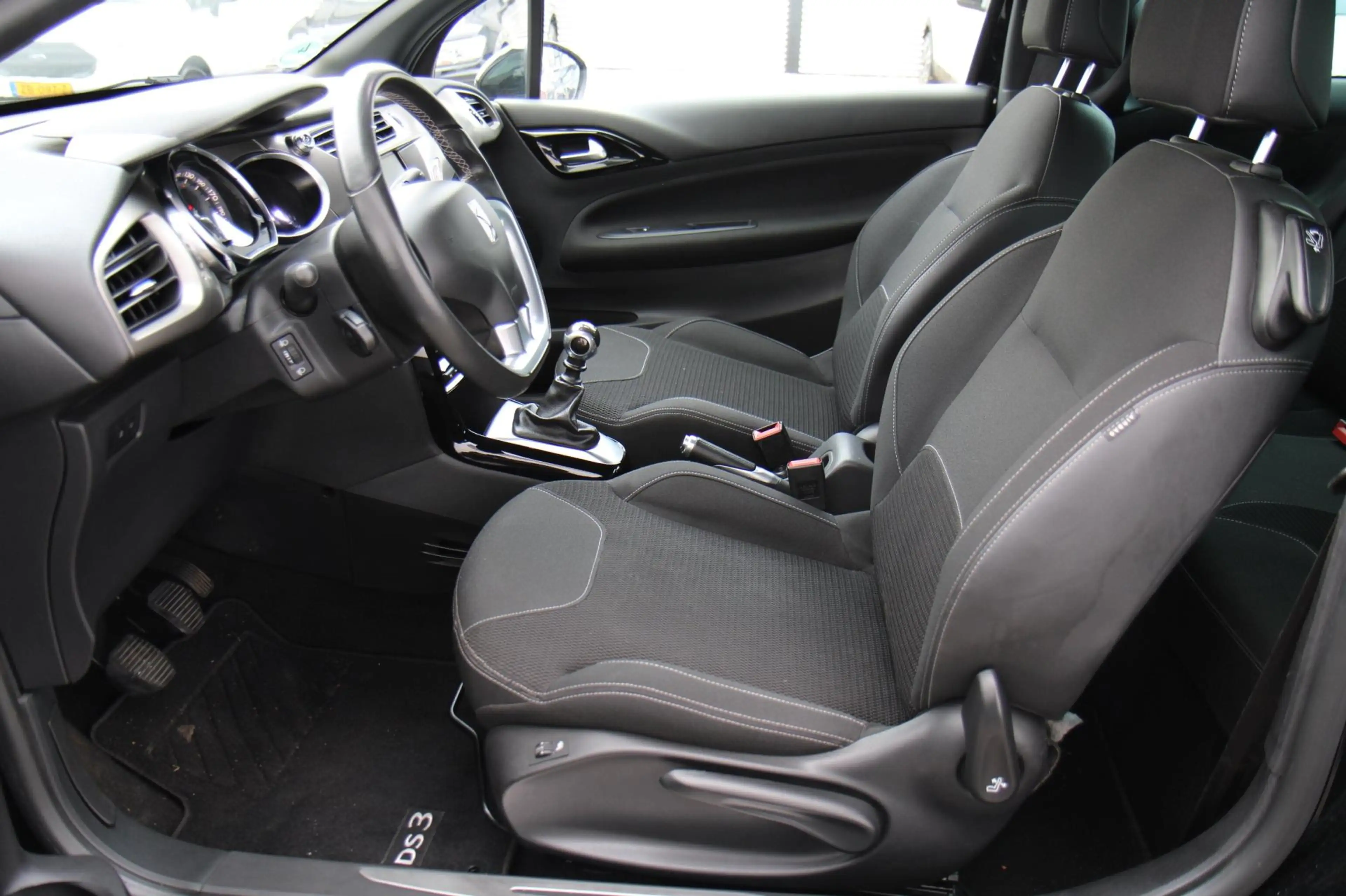 DS Automobiles DS 3 Cabrio 1.2 PureTech So Chic Hifi Sound Navi Camera — photo 13
