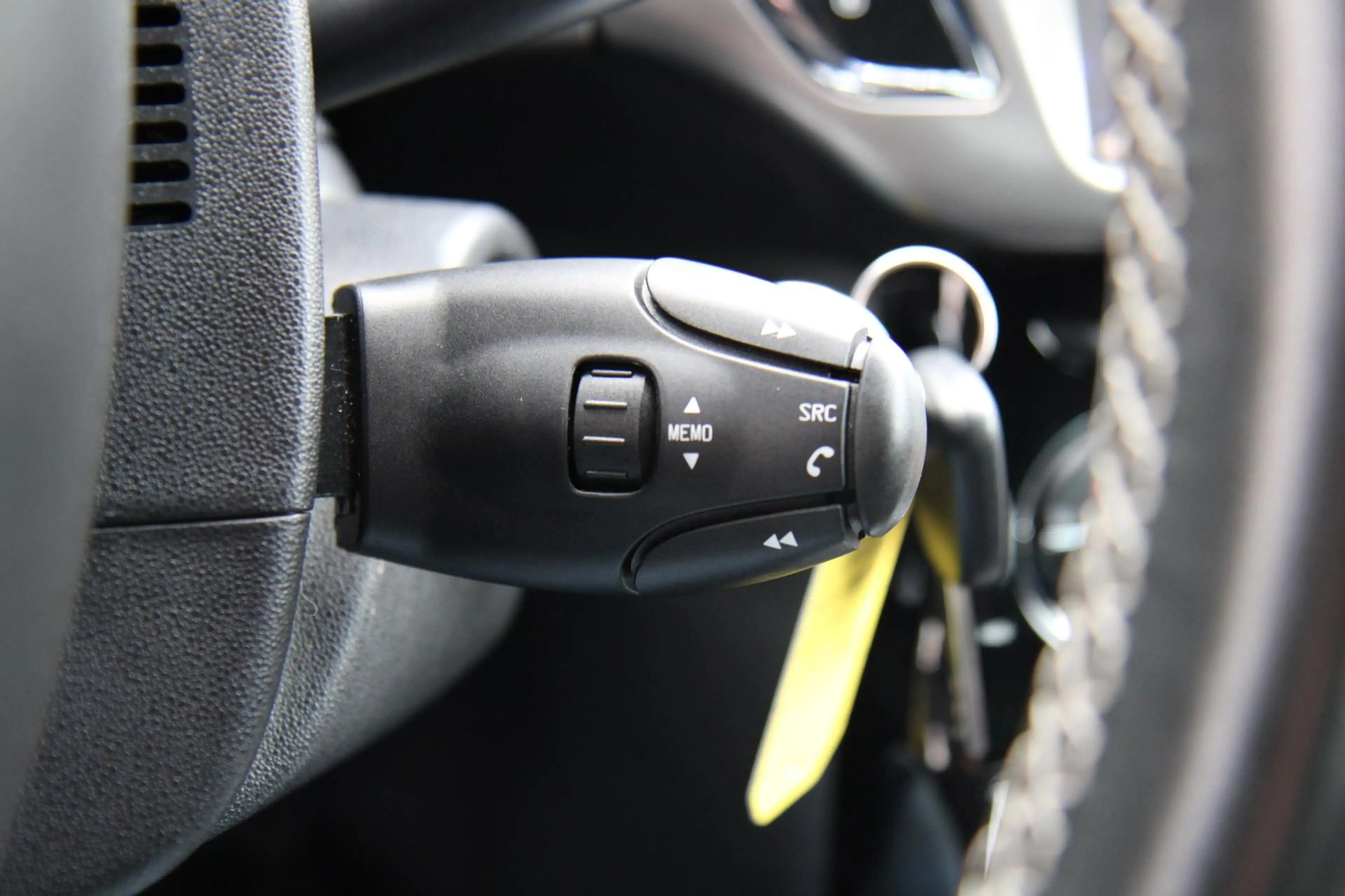 DS Automobiles DS 3 Cabrio 1.2 PureTech So Chic Hifi Sound Navi Camera — photo 23