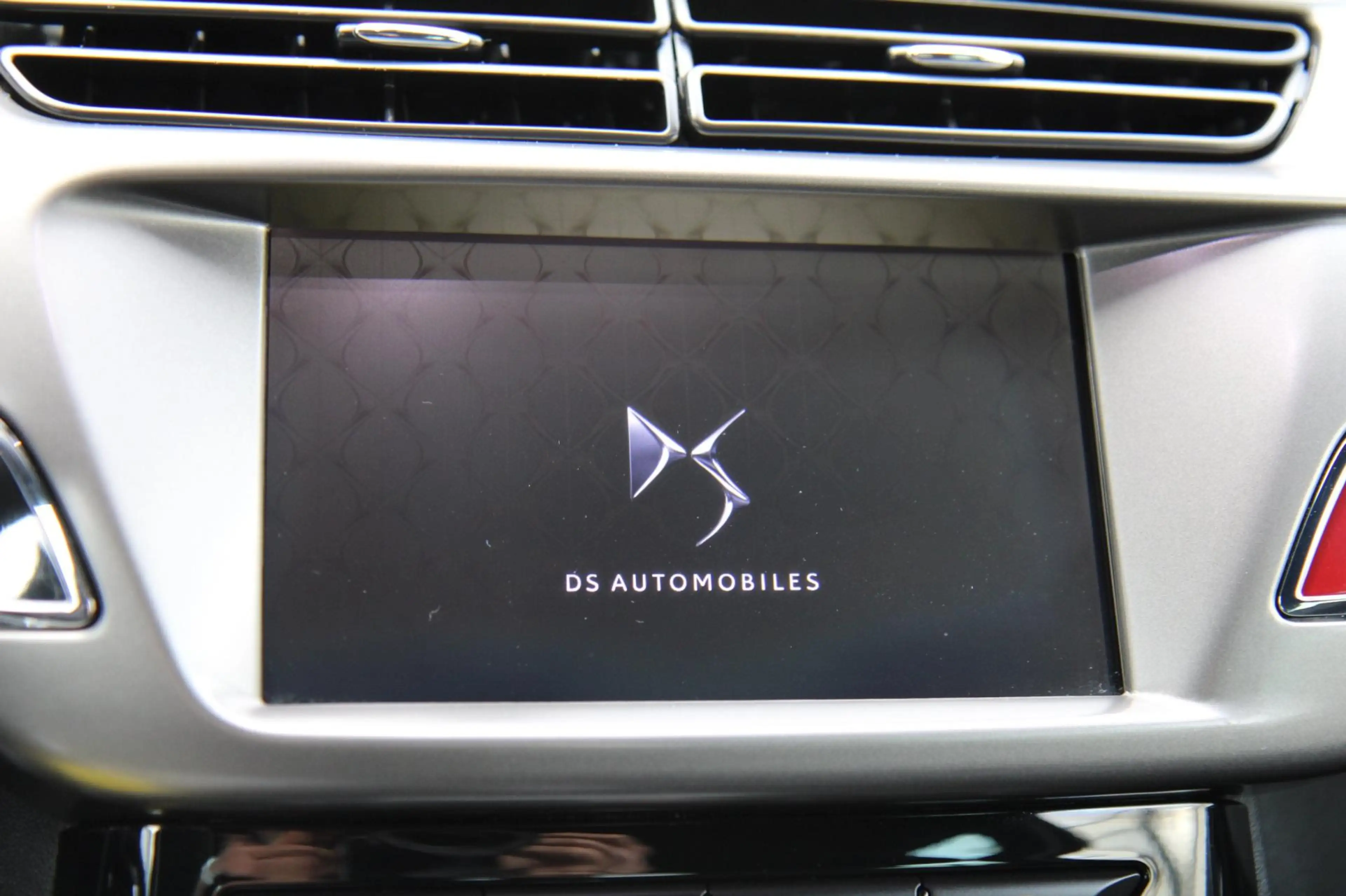 DS Automobiles DS 3 Cabrio 1.2 PureTech So Chic Hifi Sound Navi Camera — photo 26