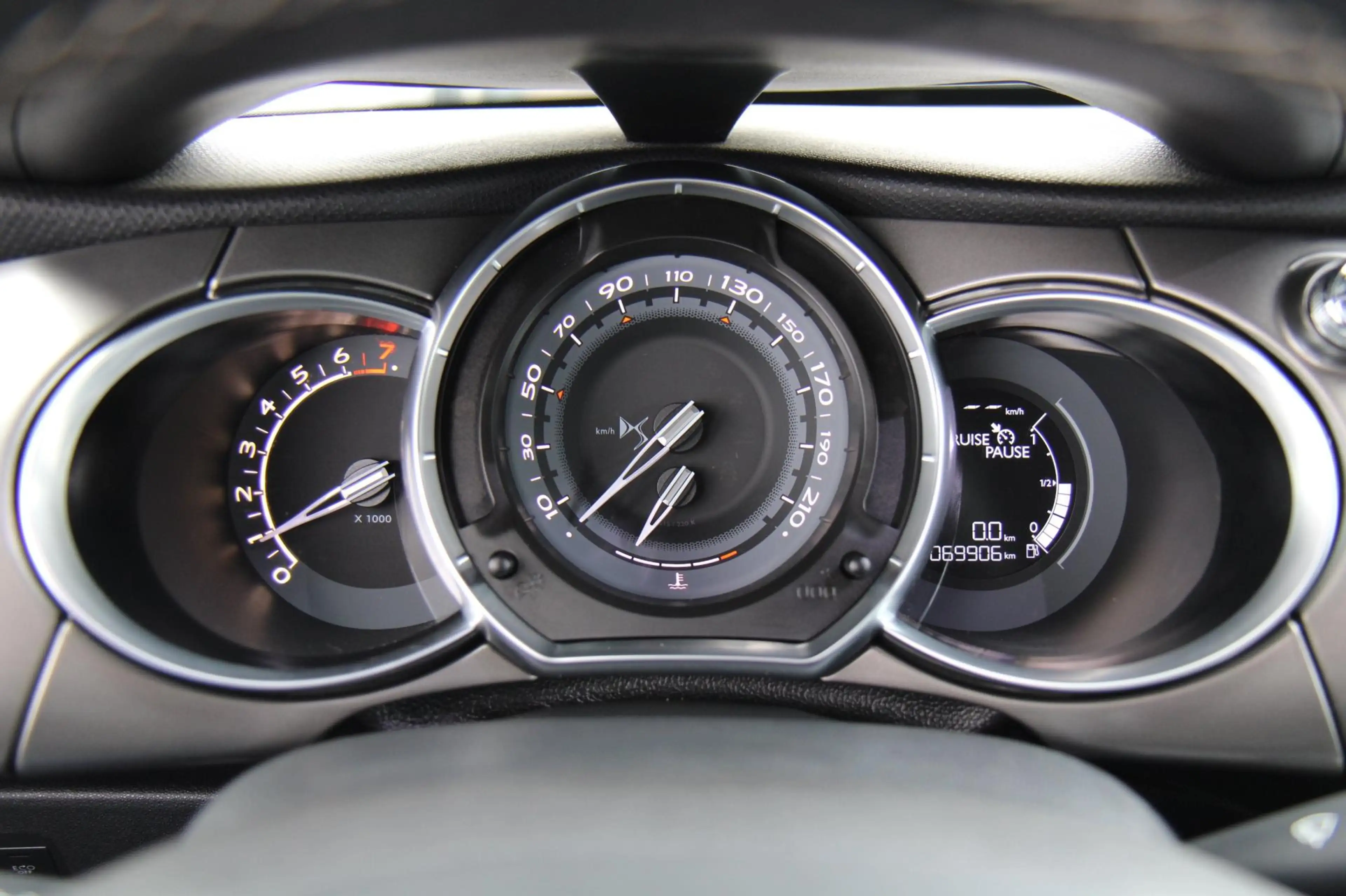 DS Automobiles DS 3 Cabrio 1.2 PureTech So Chic Hifi Sound Navi Camera — photo 16