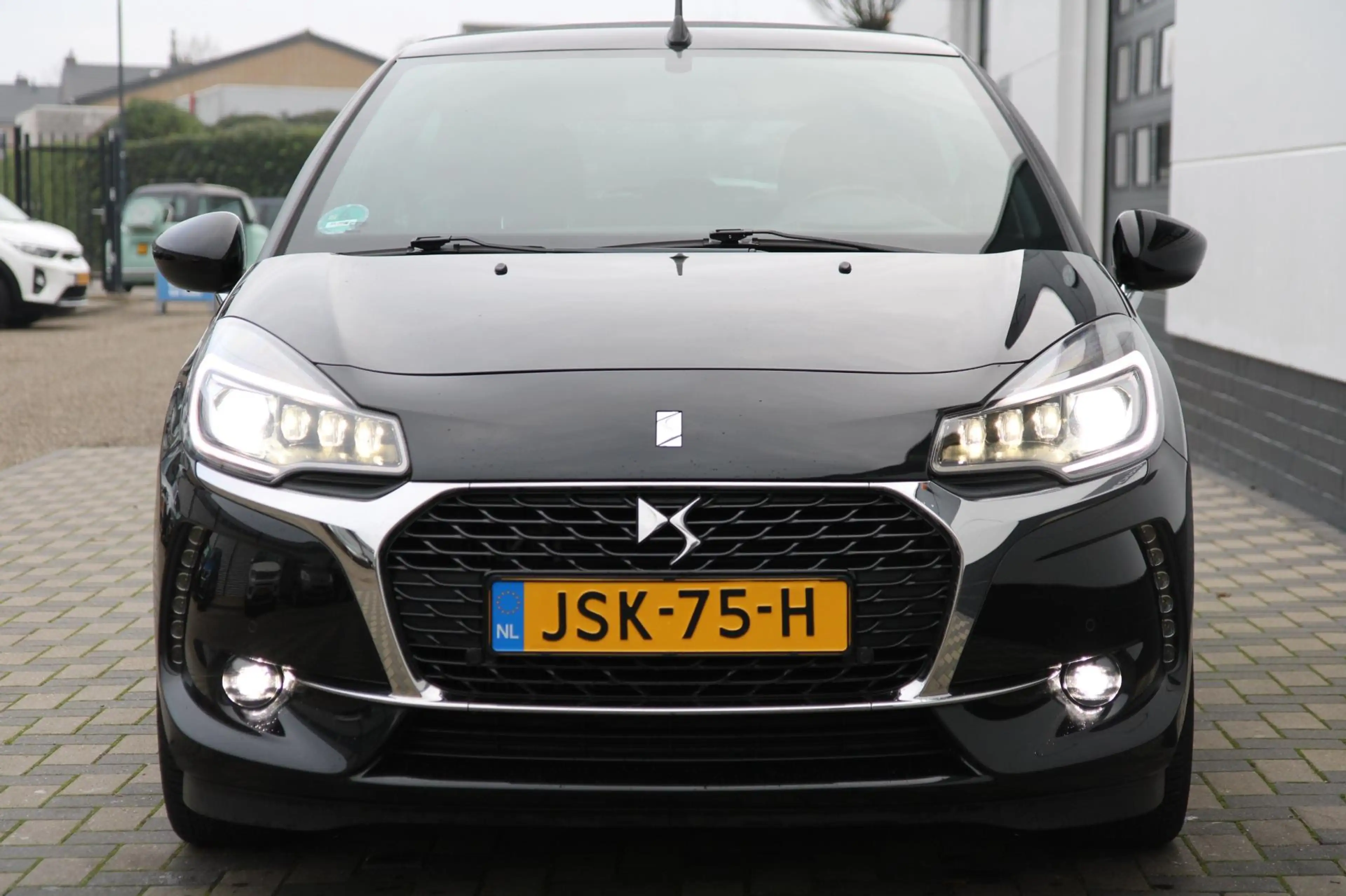DS Automobiles DS 3 Cabrio 1.2 PureTech So Chic Hifi Sound Navi Camera — photo 36