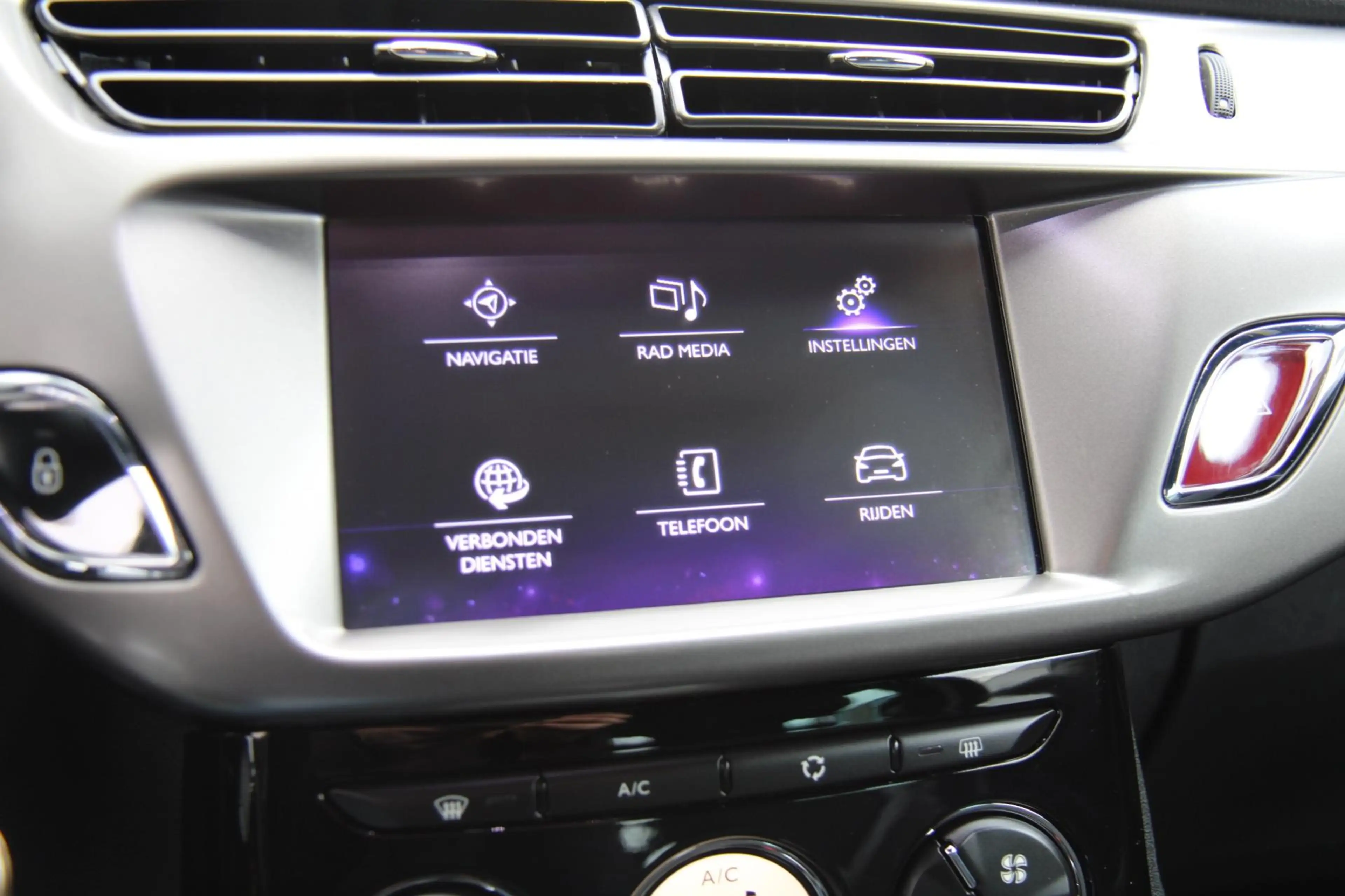 DS Automobiles DS 3 Cabrio 1.2 PureTech So Chic Hifi Sound Navi Camera — photo 28