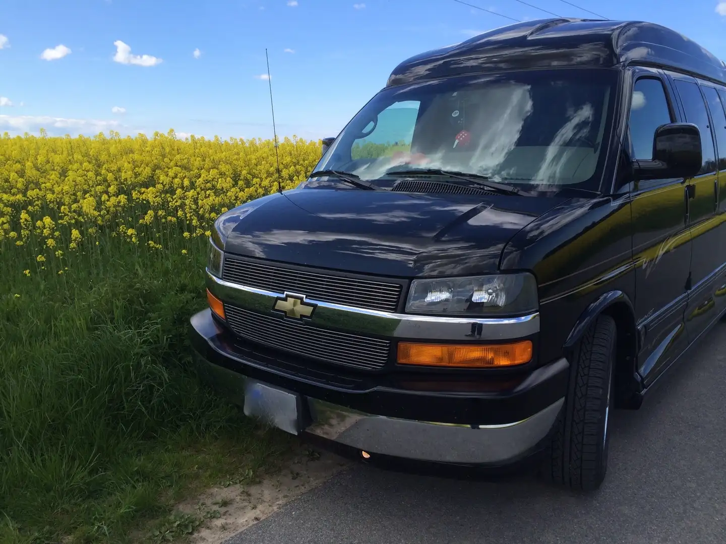 Chevrolet Express Explorer SE Schwarz - 2