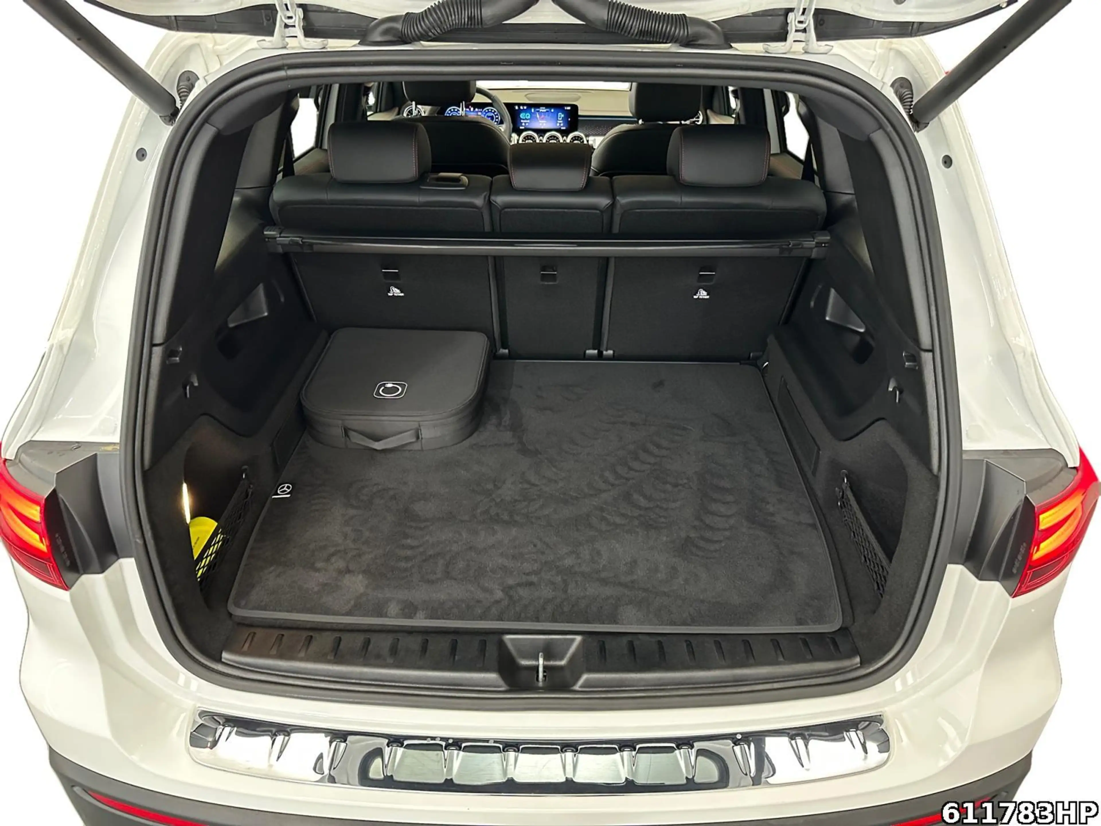 Mercedes-Benz EQB 300 4M AMG Pano AHK Night 360° LED Keyless. — photo 6