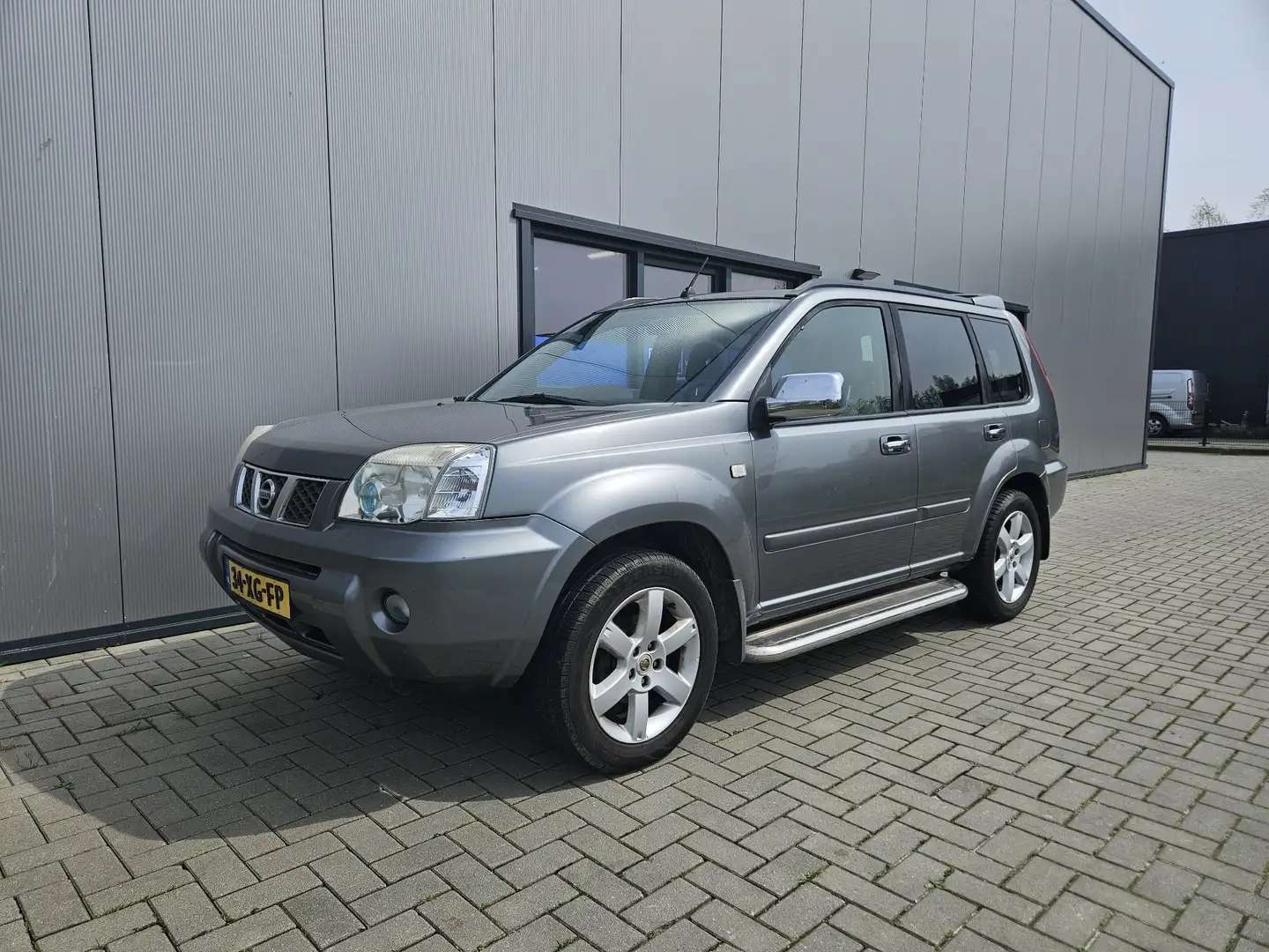 Nissan X-Trail 2.0 Columbia St. 2wd AHZ Edition Grau - 1