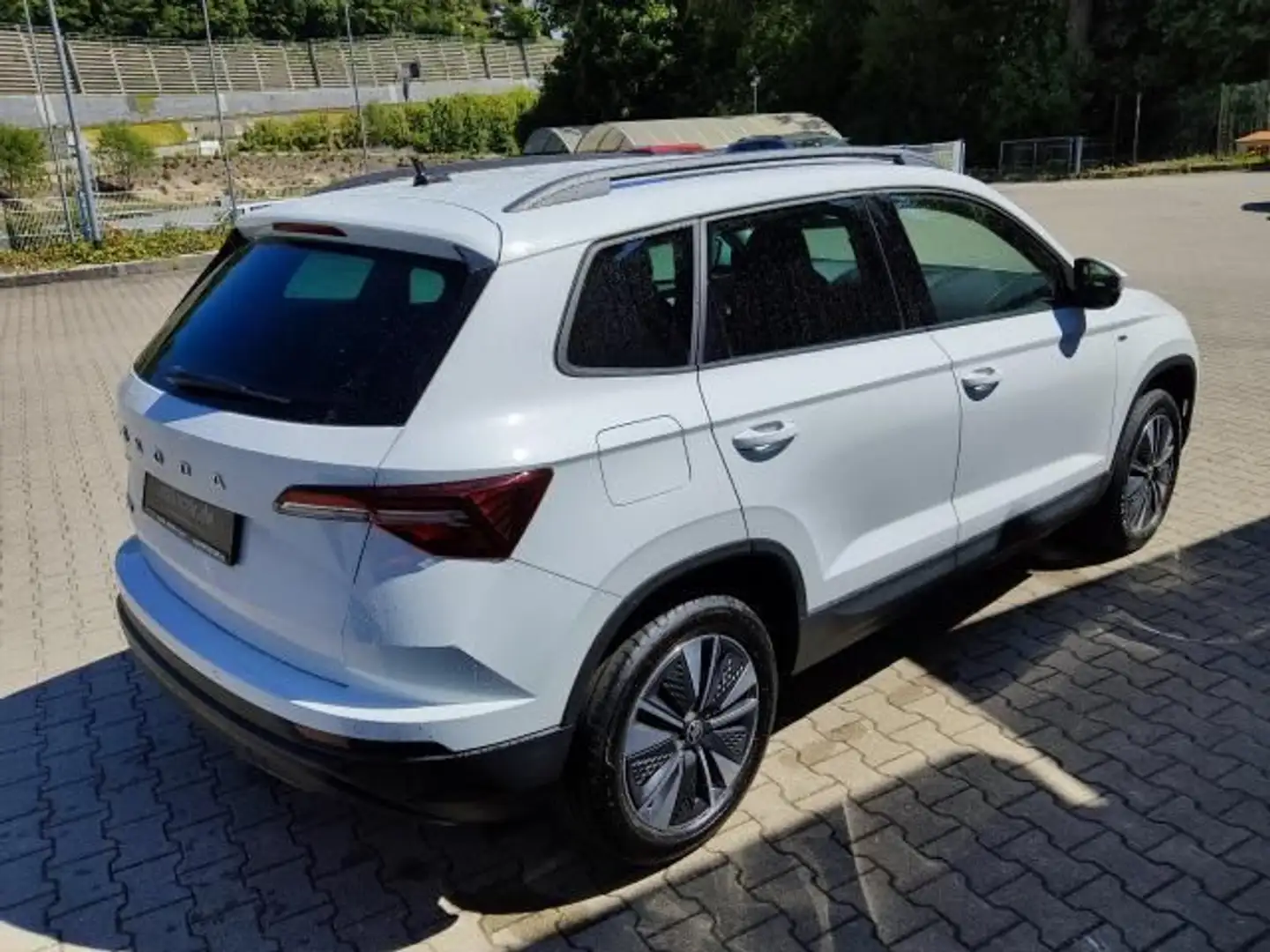 Skoda Karoq KAROQ 1.6 TDI TOUR SITZHEIZ. Weiß - 2