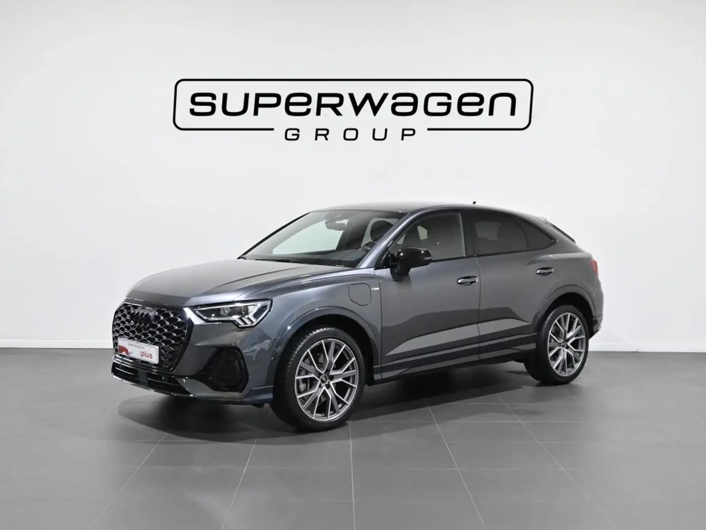 Audi Q3 Sportback 45 TFSIe Black line S-tronic Gris - 1