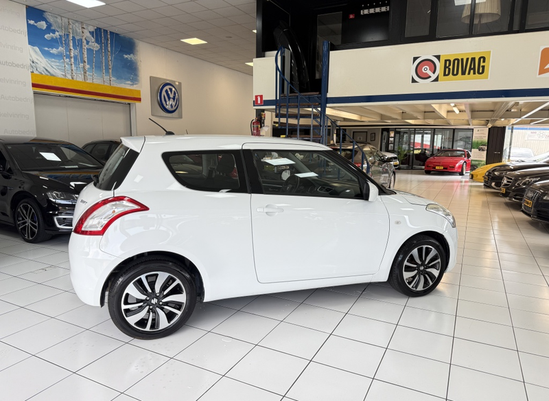 Suzuki Swift 1.2 Base EASSS — photo 15
