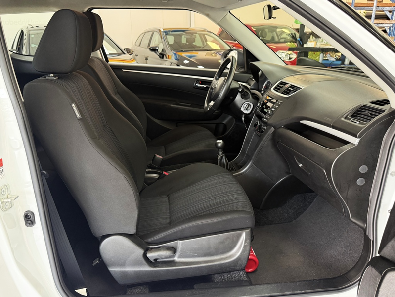 Suzuki Swift 1.2 Base EASSS — photo 16