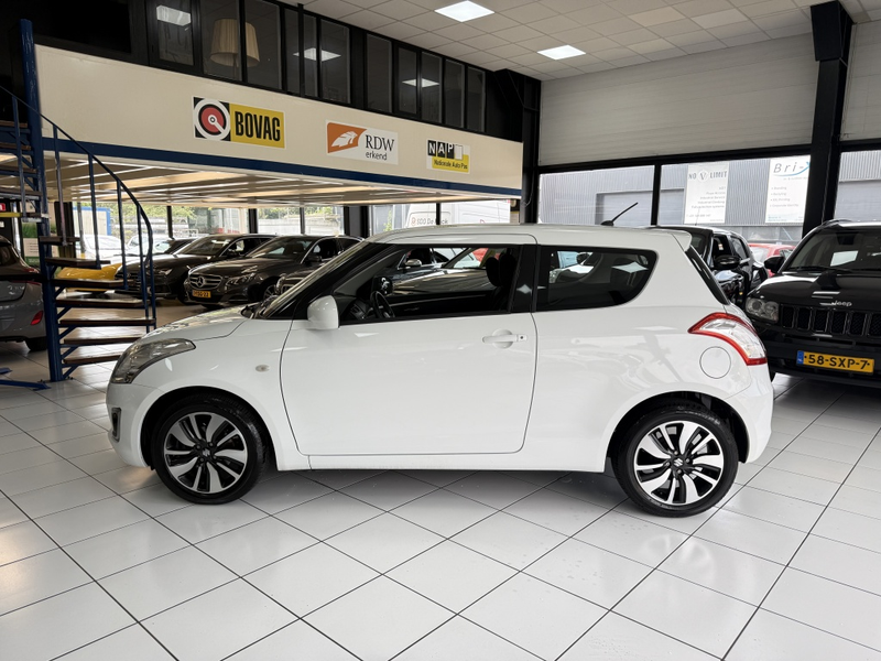Suzuki Swift 1.2 Base EASSS — photo 9