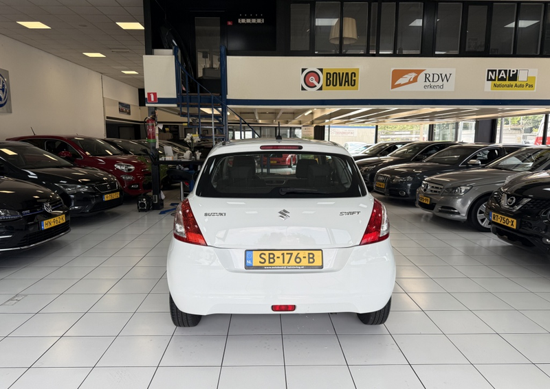 Suzuki Swift 1.2 Base EASSS — photo 8