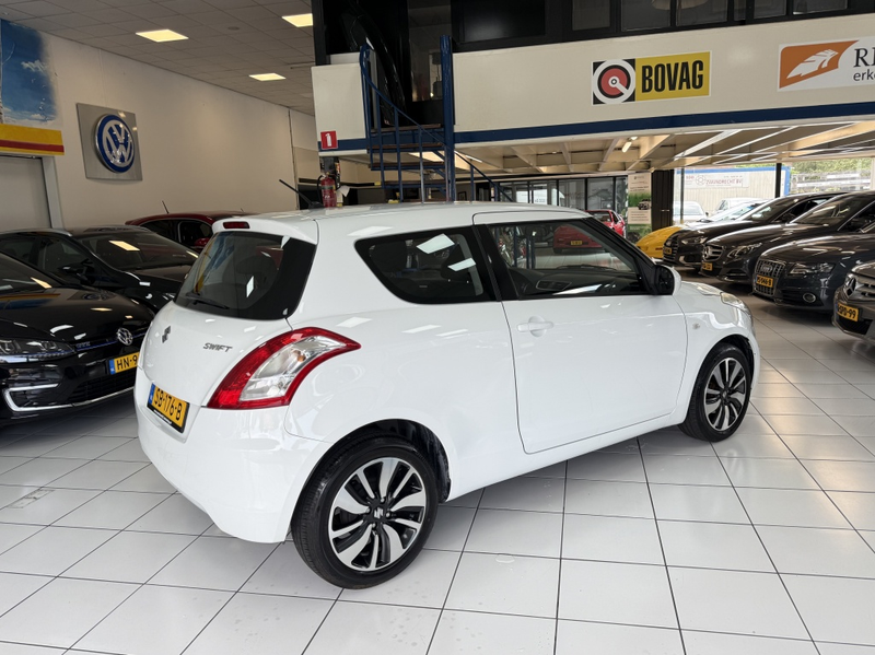 Suzuki Swift 1.2 Base EASSS — photo 14