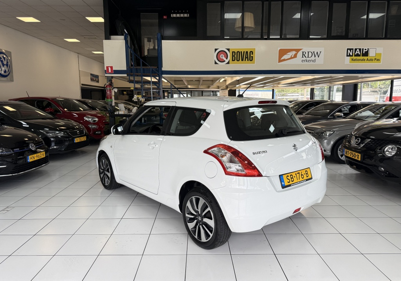 Suzuki Swift 1.2 Base EASSS — photo 12