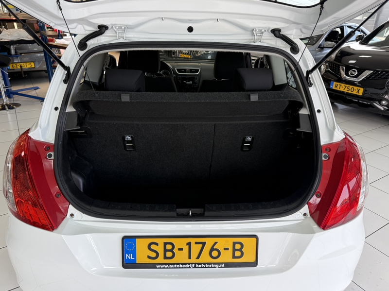 Suzuki Swift 1.2 Base EASSS — photo 27
