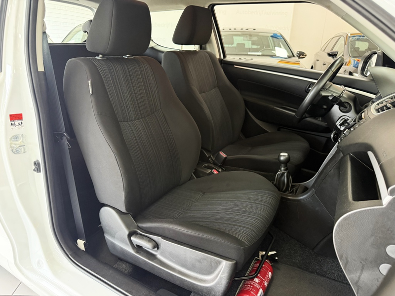 Suzuki Swift 1.2 Base EASSS — photo 17