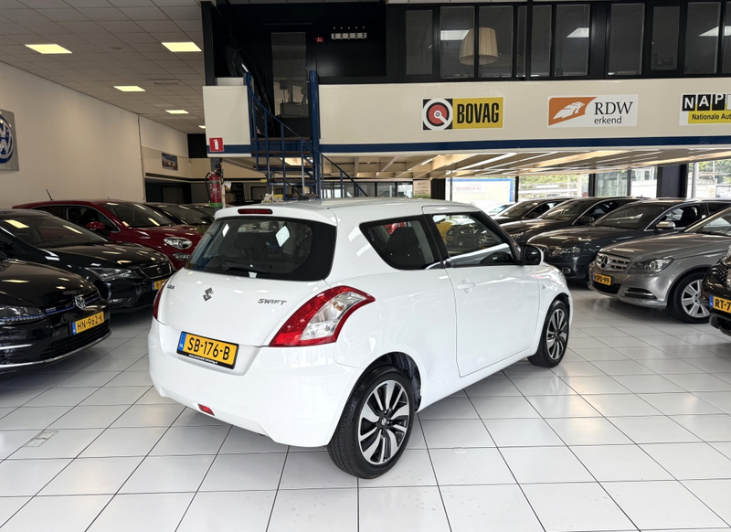 Suzuki Swift 1.2 Base EASSS — photo 13
