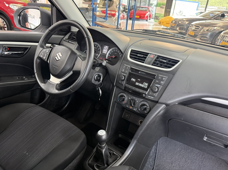Suzuki Swift 1.2 Base EASSS — photo 4
